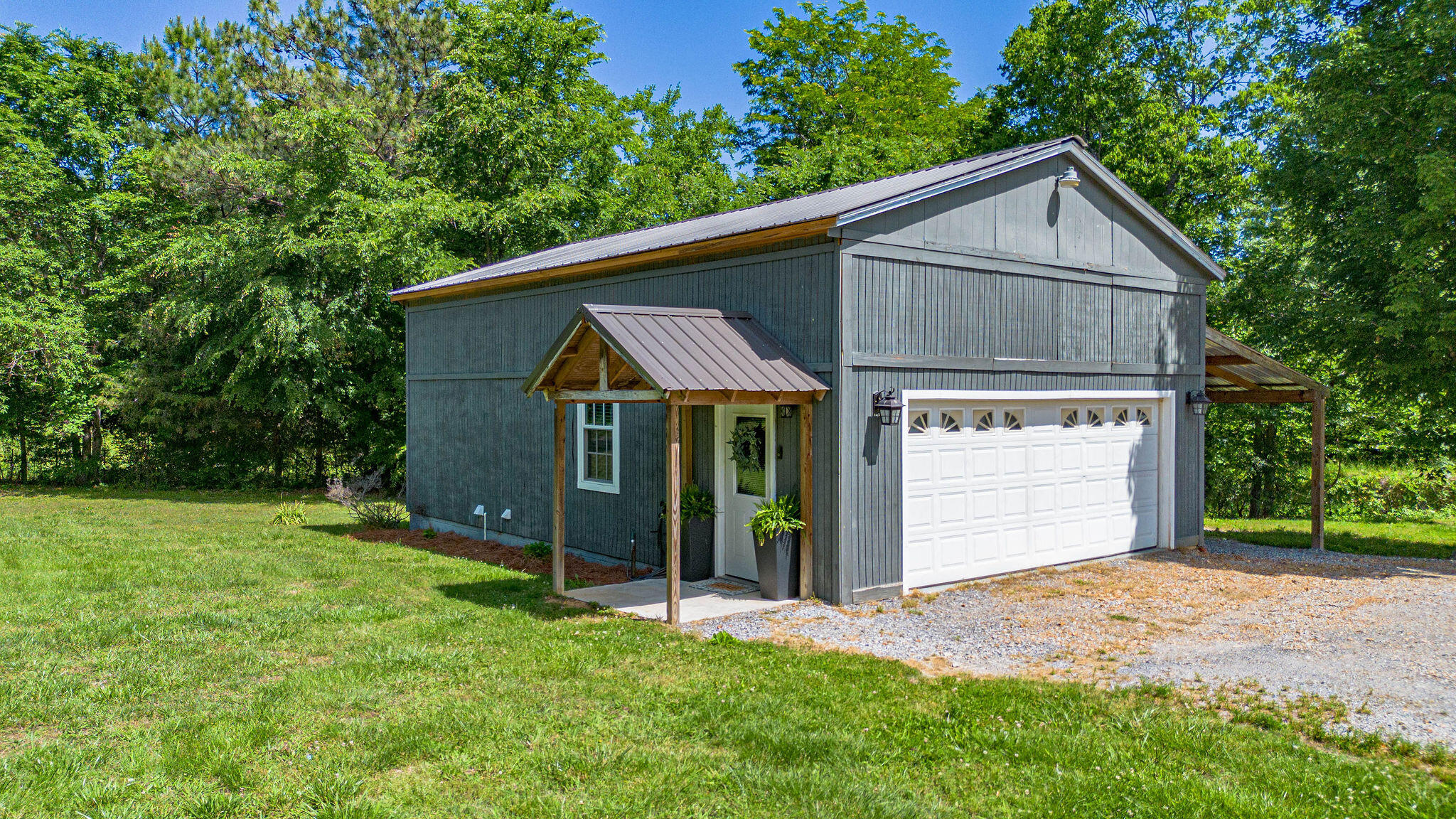 1423 Toy York Road Property Photo 1