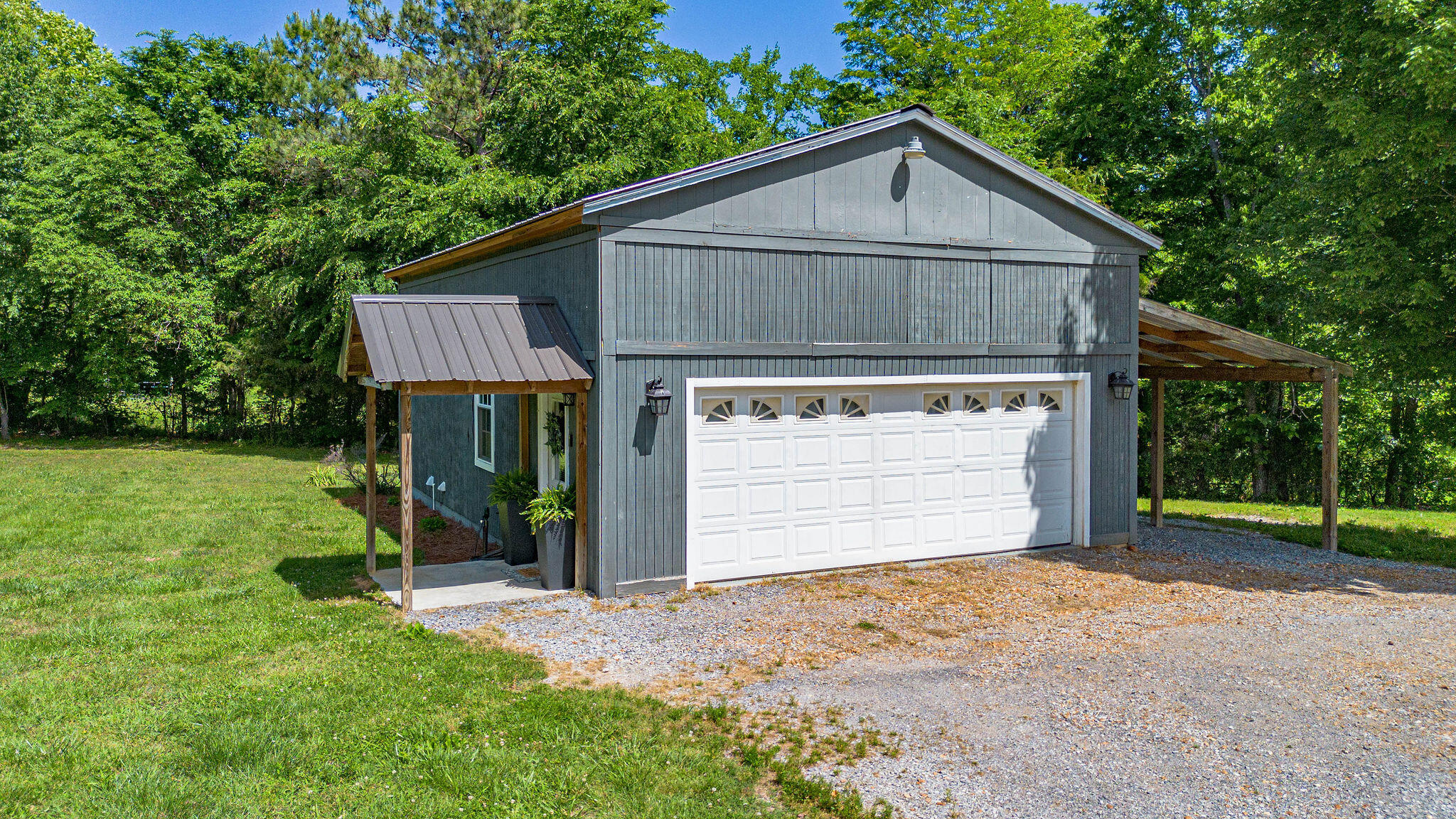 1423 Toy York Road Property Photo 2