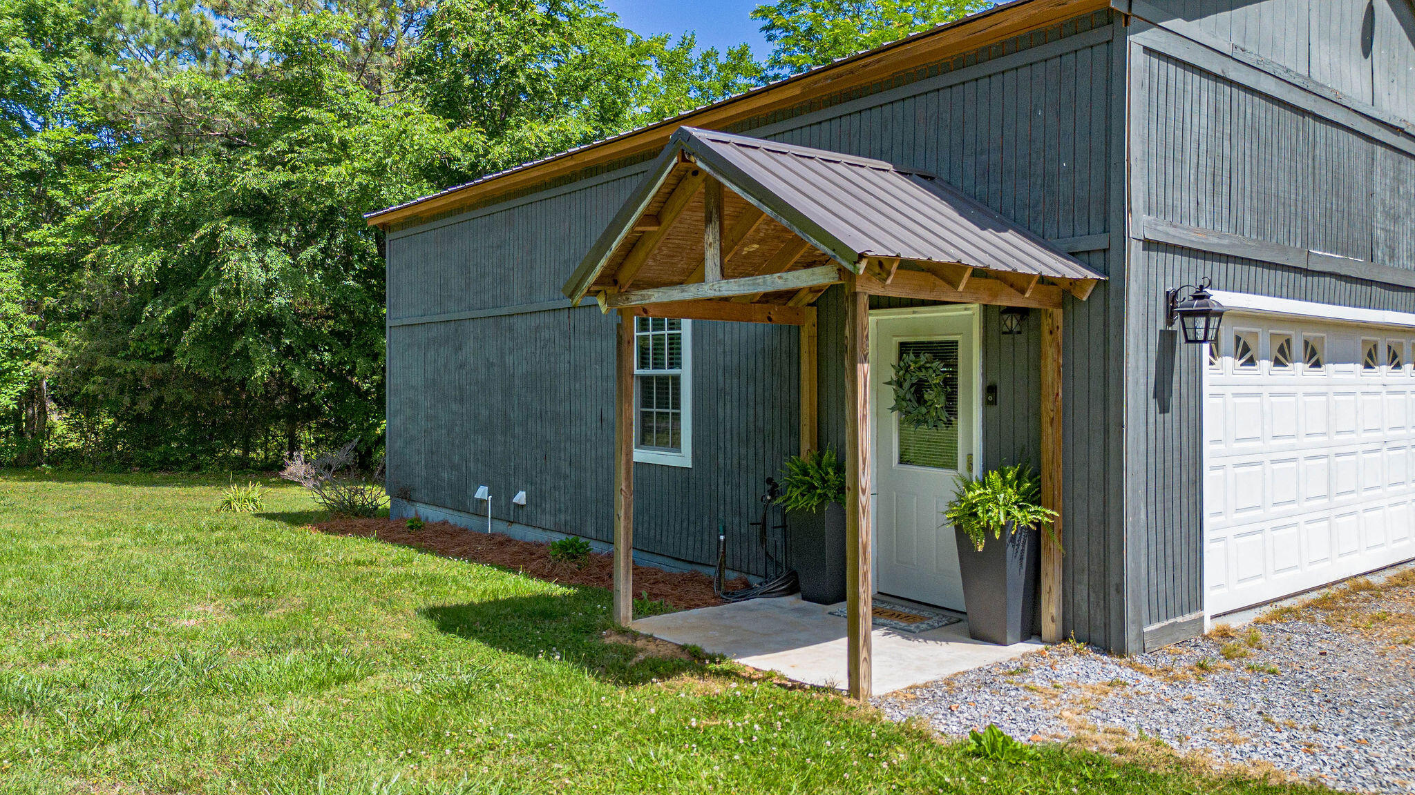 1423 Toy York Road Property Photo 3