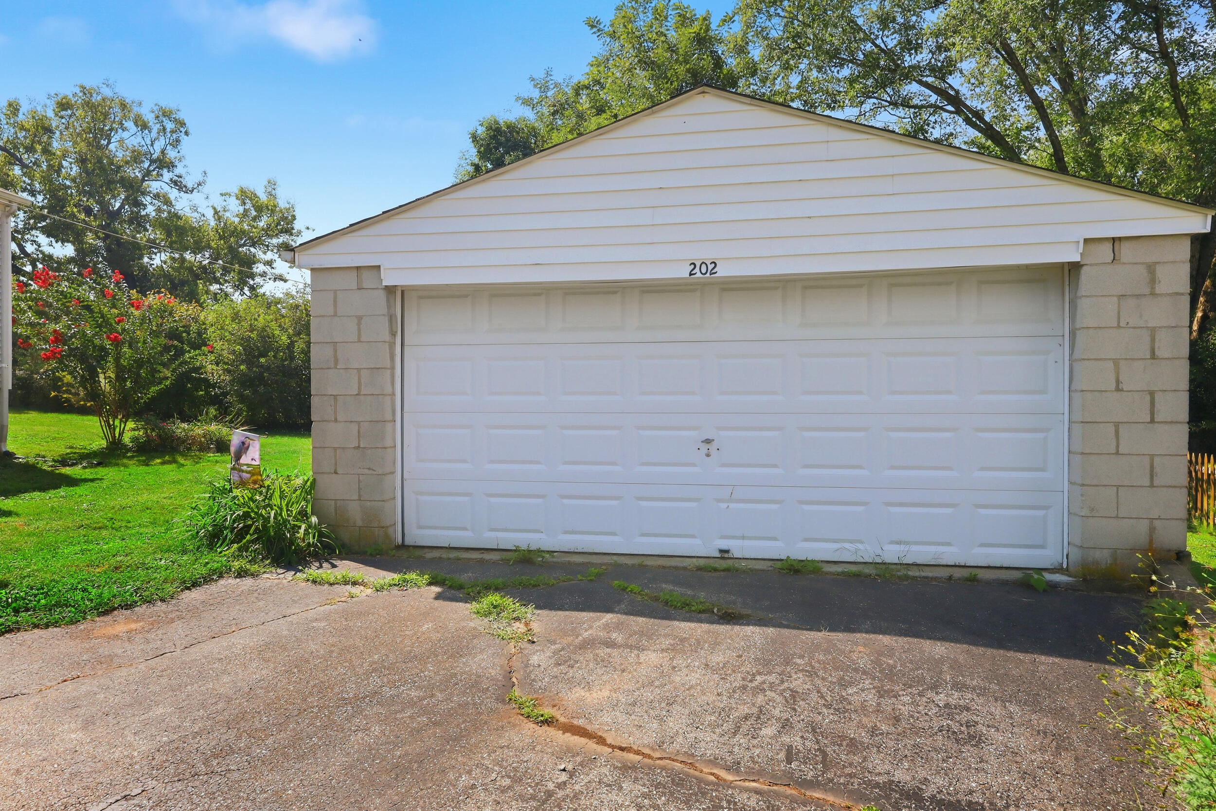202 Lyons Drive Property Photo 14