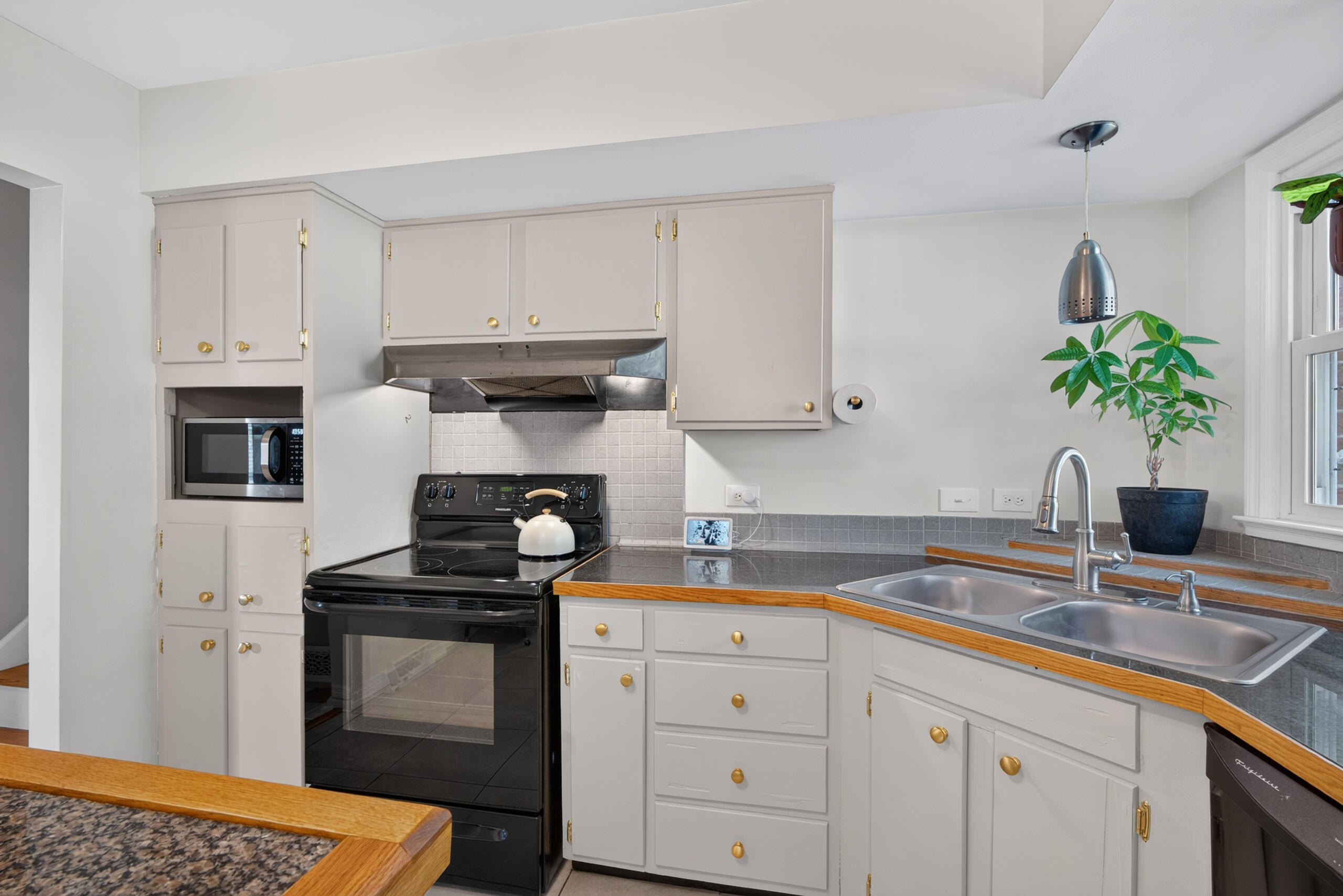 2213 Oleander Court Property Photo 9