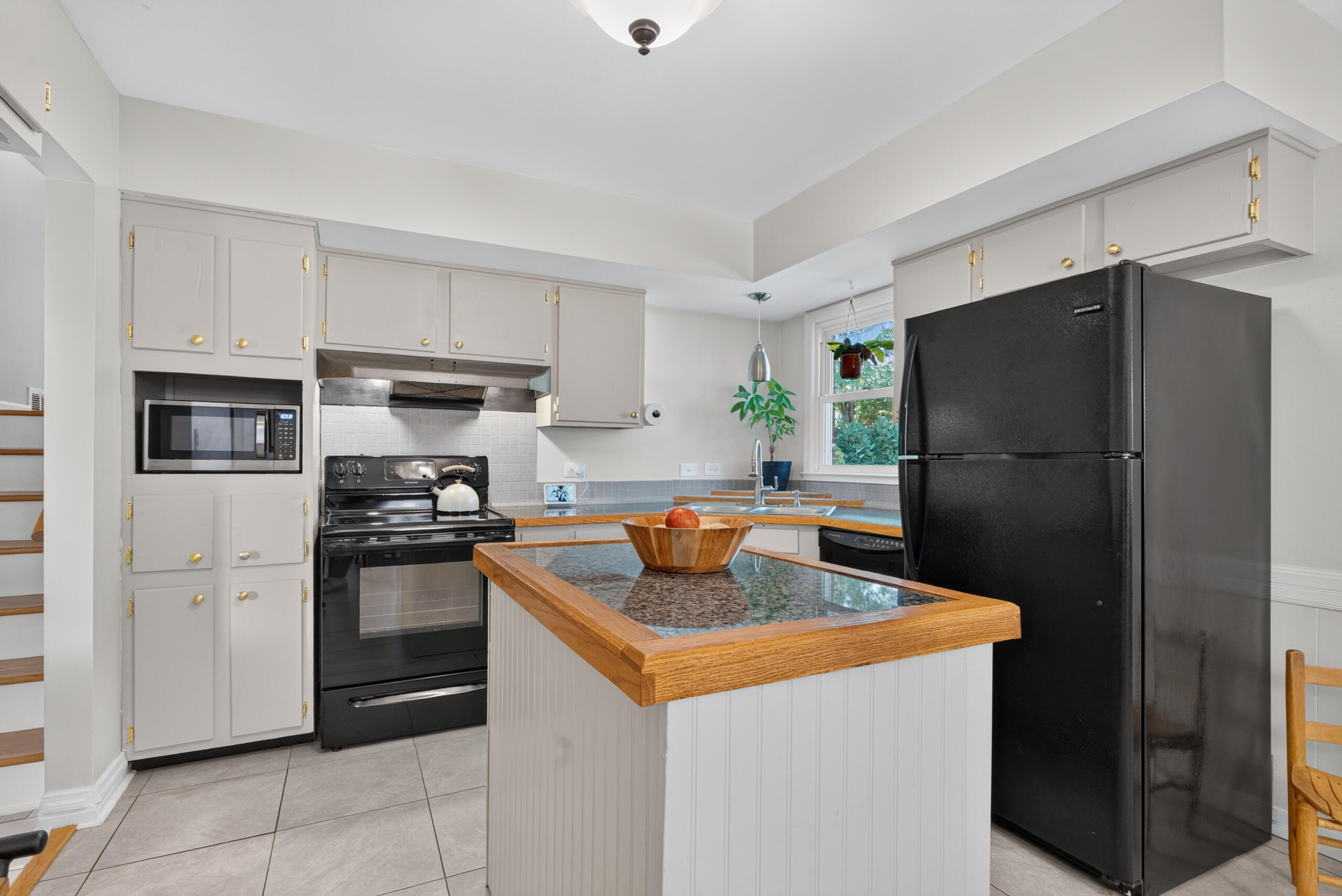2213 Oleander Court Property Photo 10