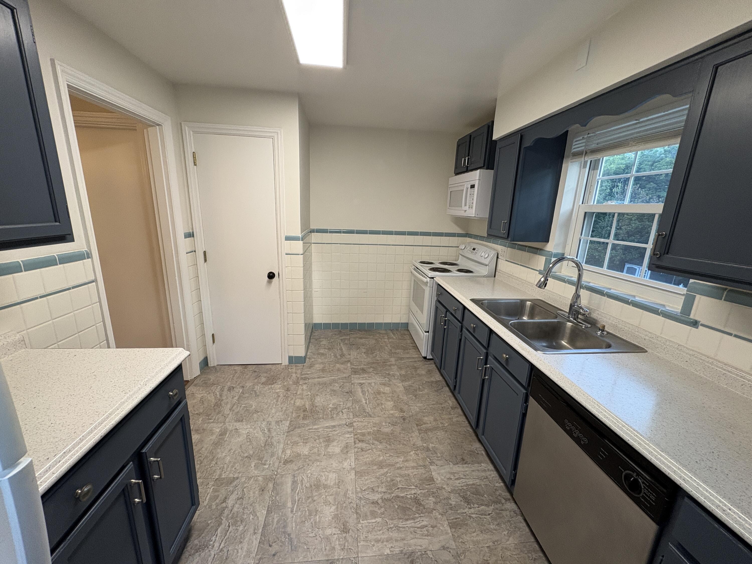 54 Woodlawn Avenue 2 Property Photo 4