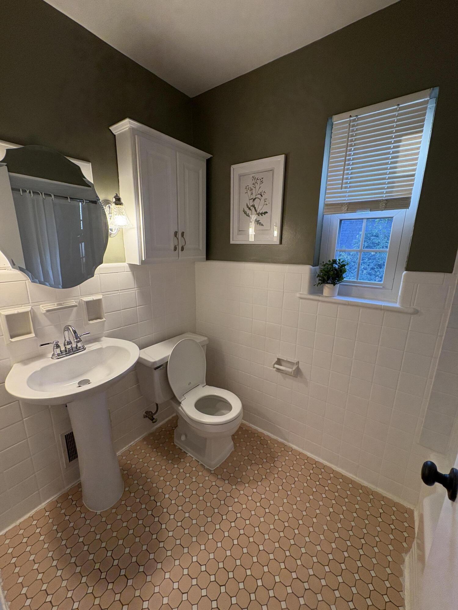 54 Woodlawn Avenue 2 Property Photo 10