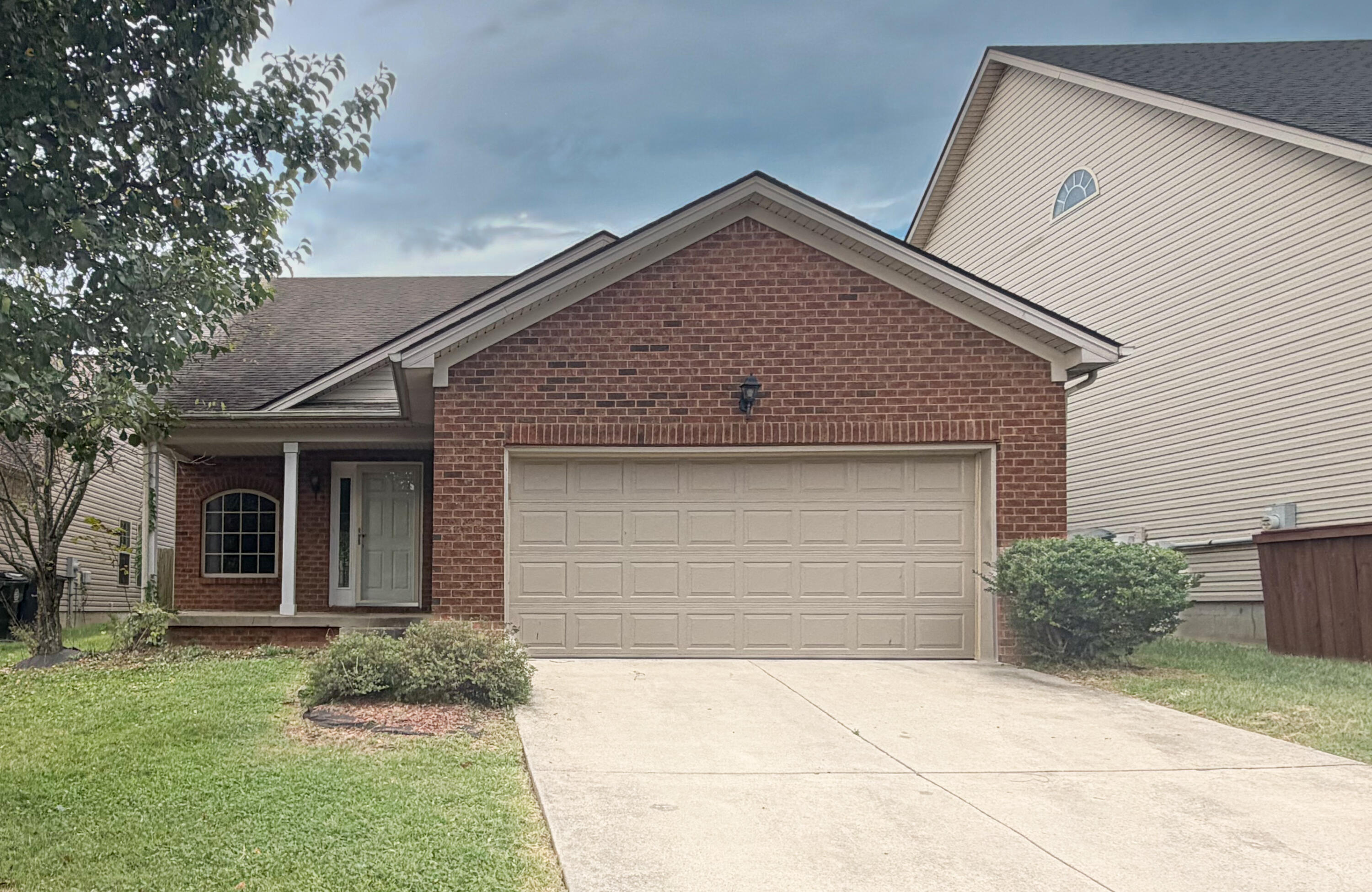 2513 Denburn Court Property Photo 1