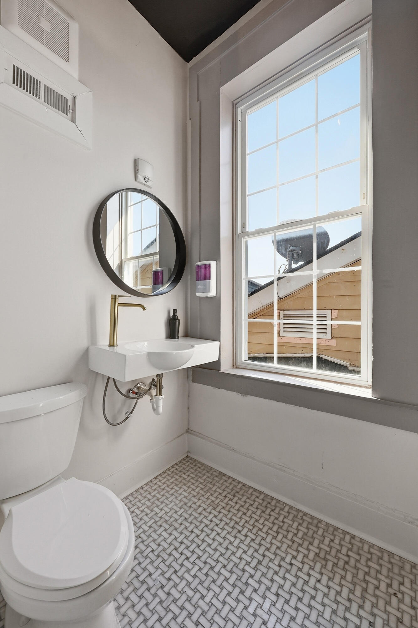 108 Court Street Property Photo 6