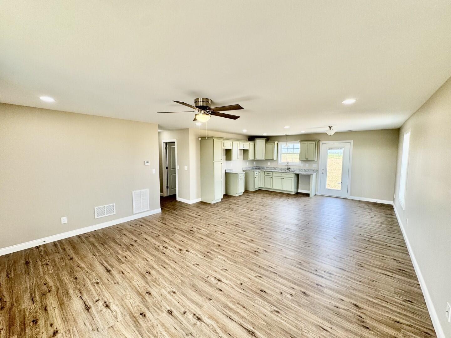 1592 Old Perryville Loop Property Photo 4