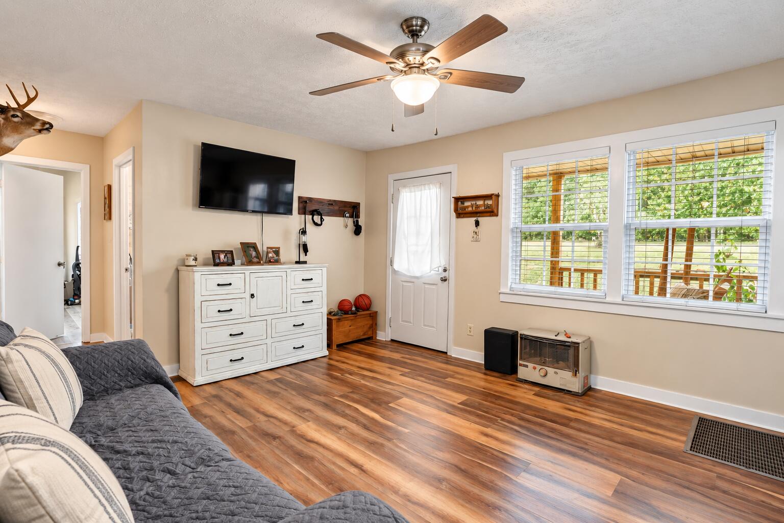 8546 Highway 1363 Property Photo 6