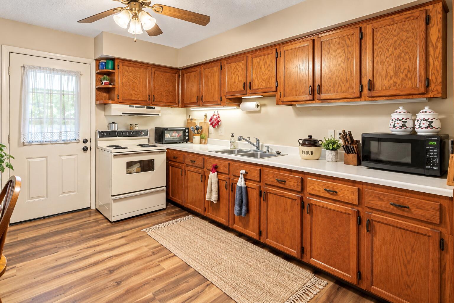 8546 Highway 1363 Property Photo 8
