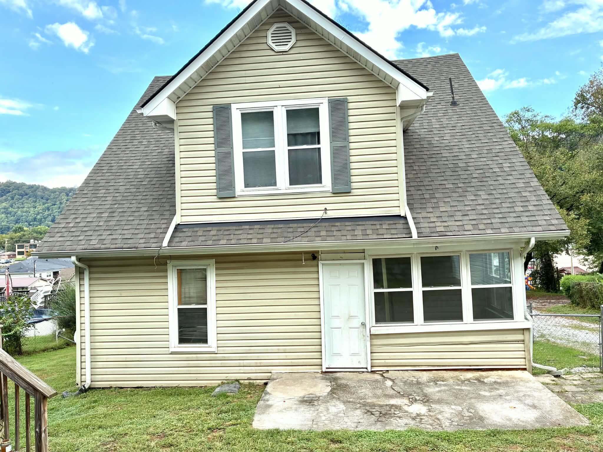 412 Poplar Terrace Property Photo 4
