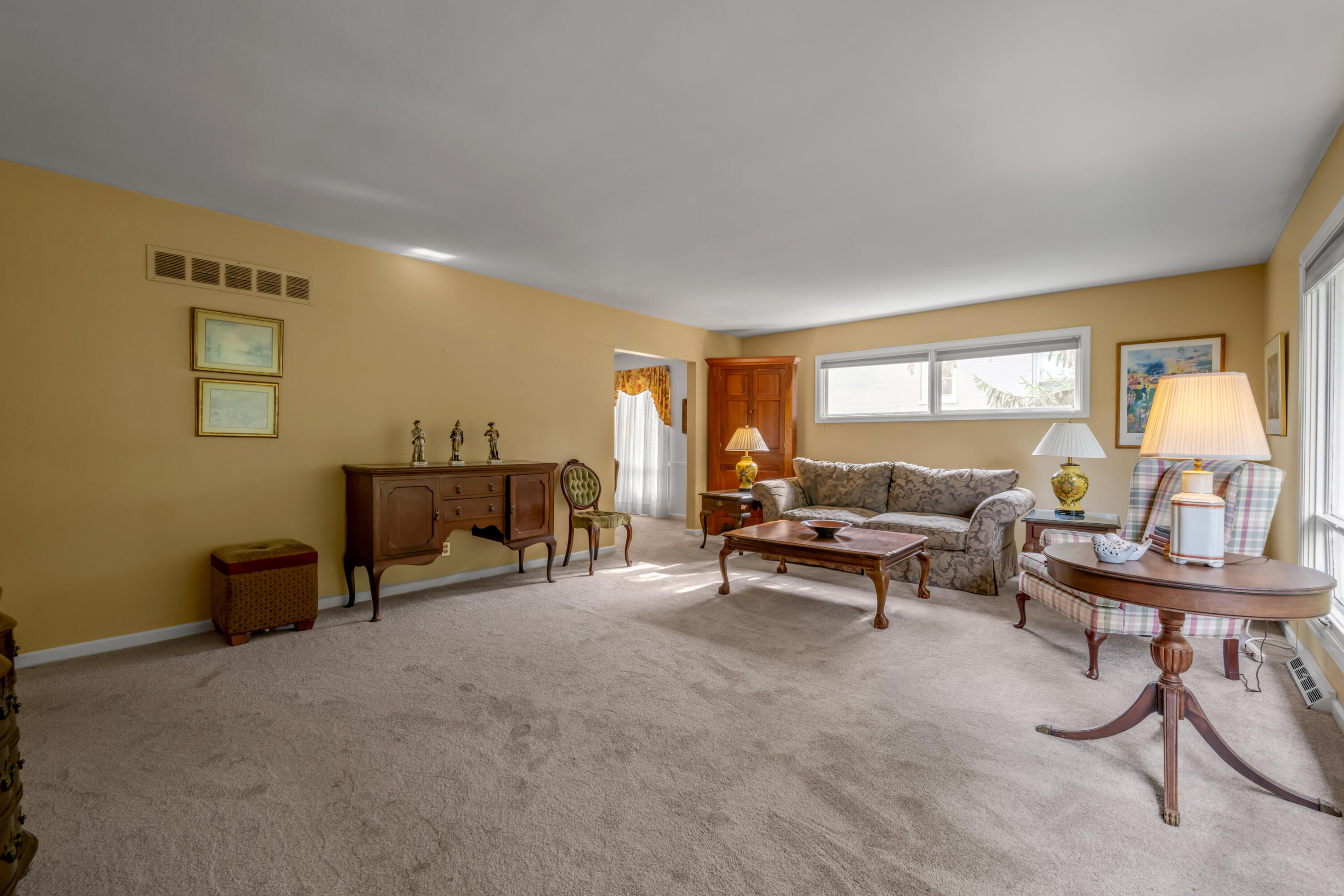 1011 Castleton Way Property Photo 5