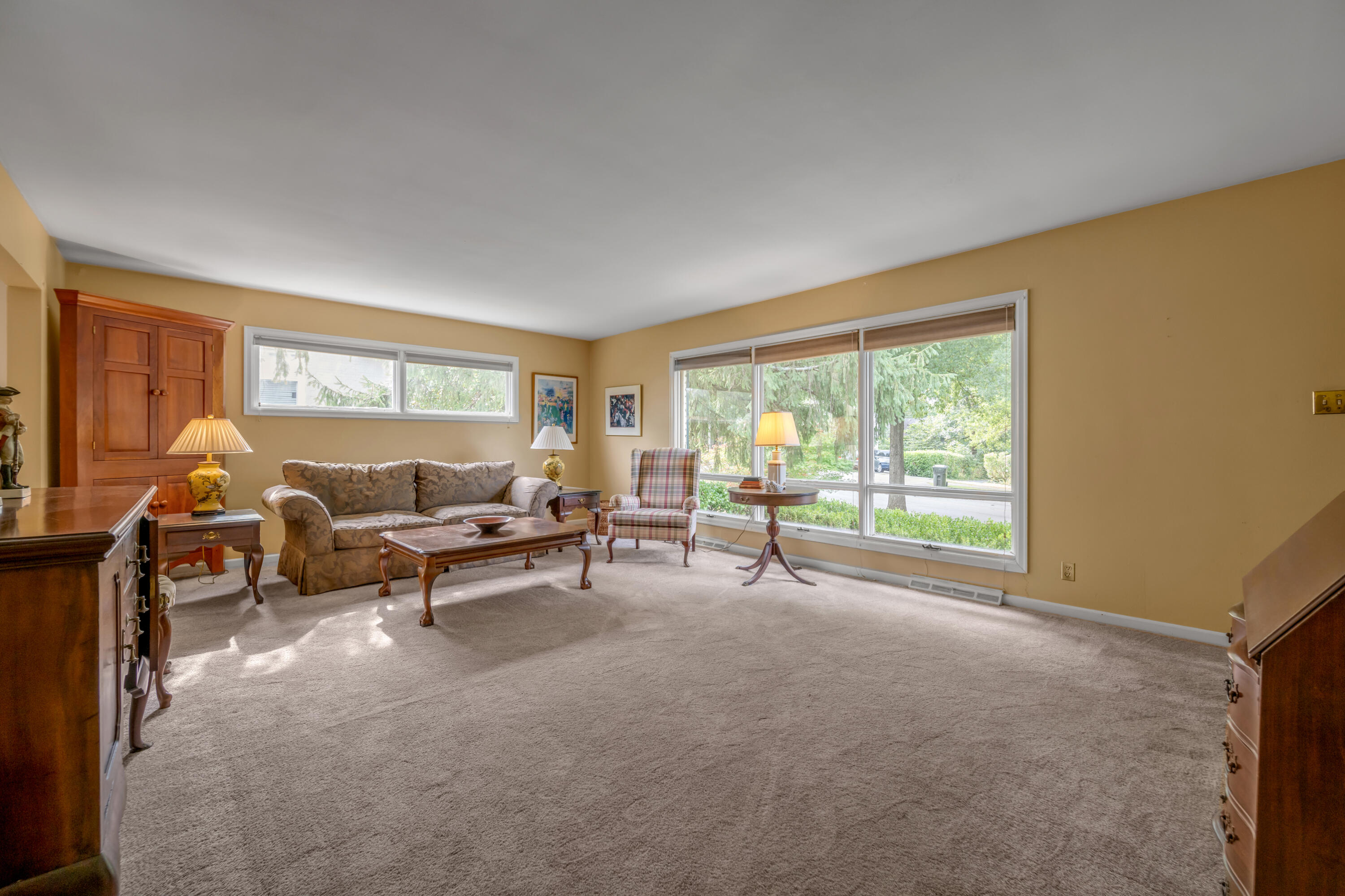1011 Castleton Way Property Photo 6