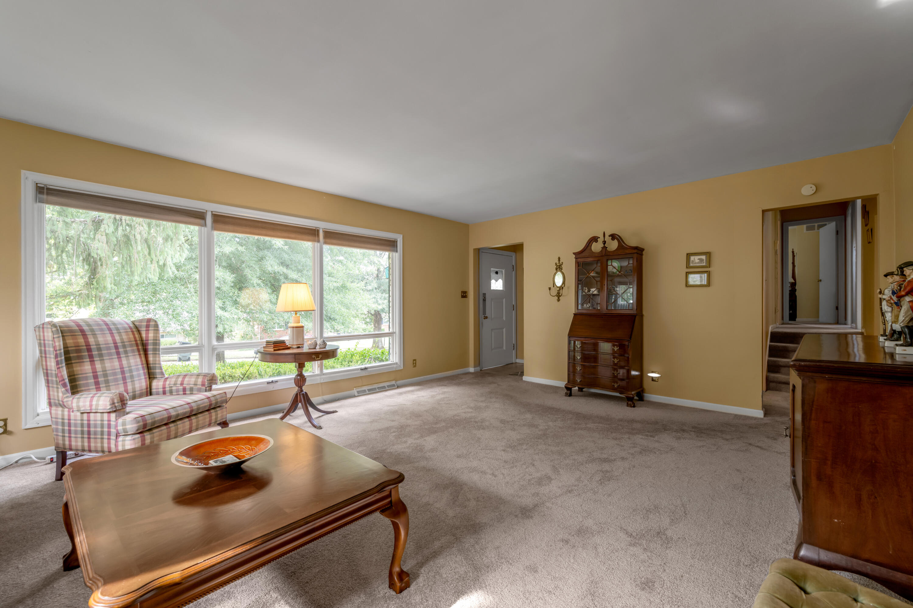 1011 Castleton Way Property Photo 7
