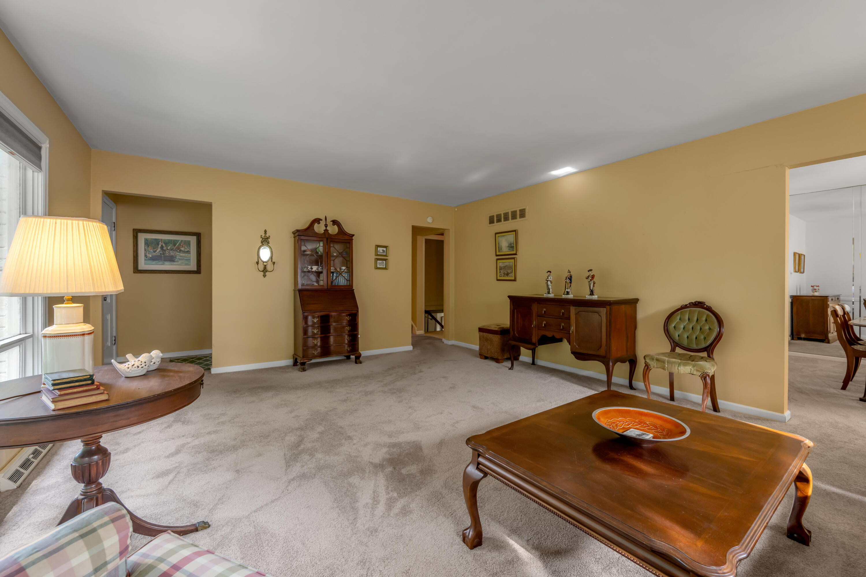 1011 Castleton Way Property Photo 8