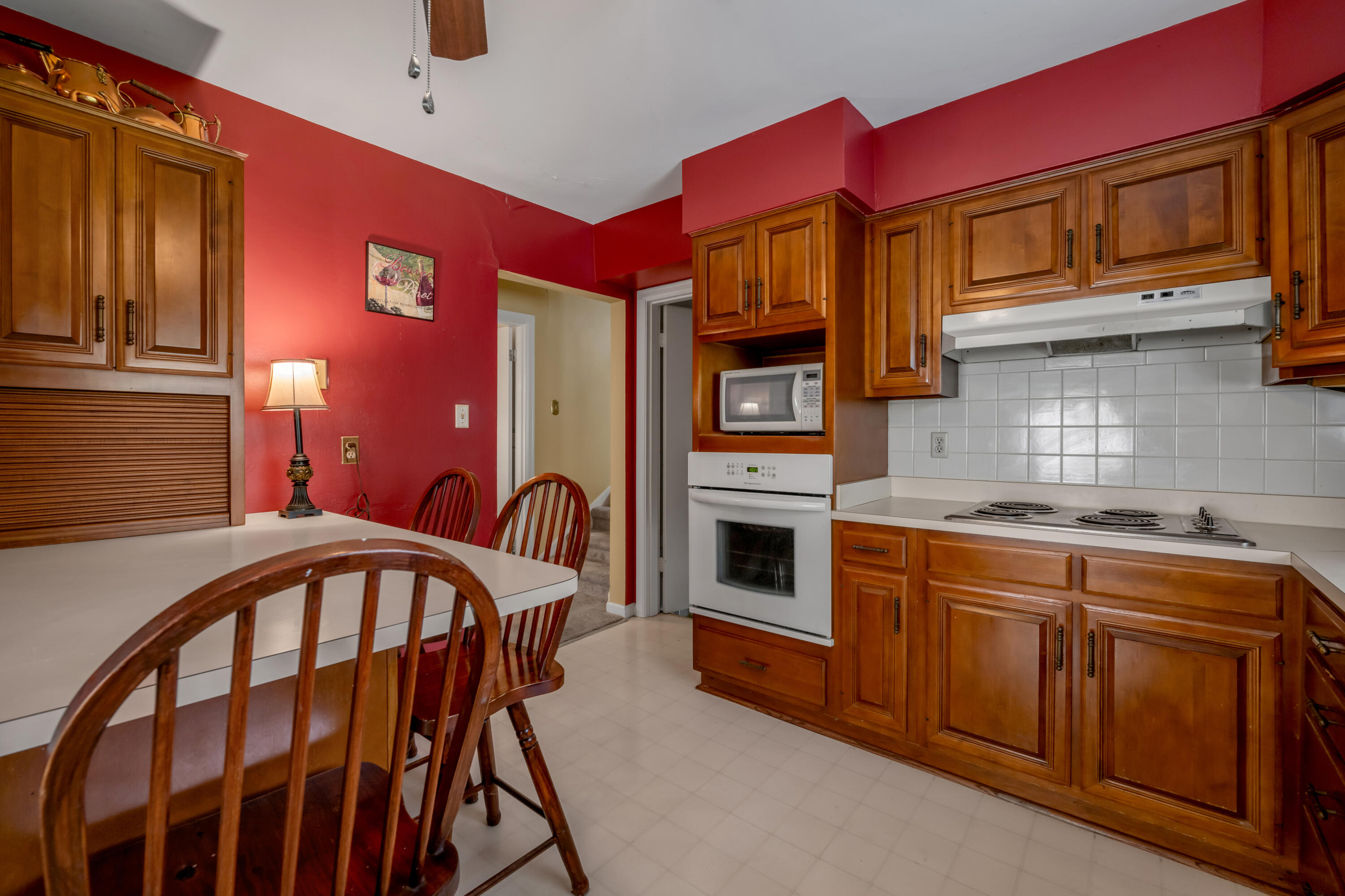 1011 Castleton Way Property Photo 16