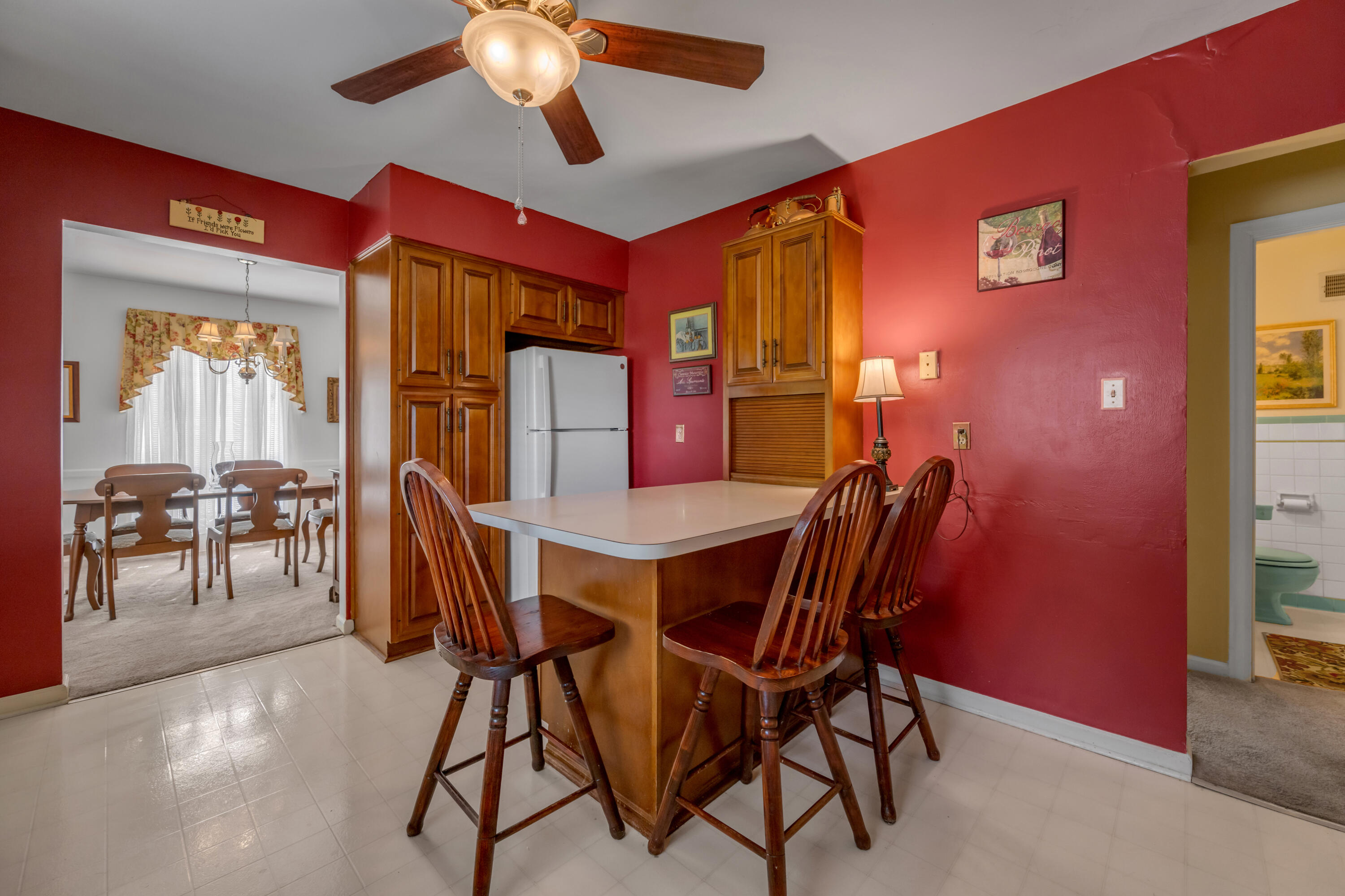 1011 Castleton Way Property Photo 17