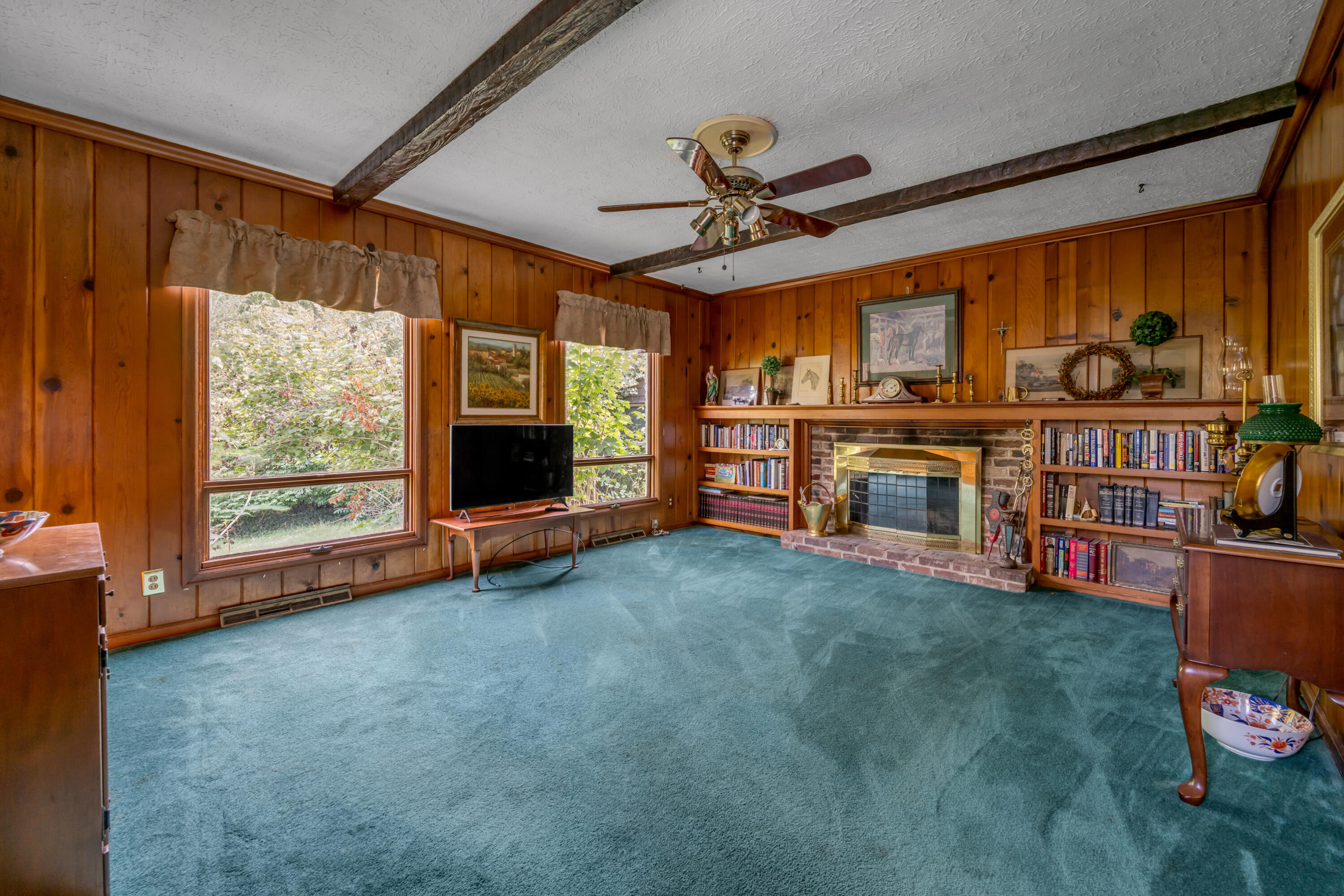 1011 Castleton Way Property Photo 18