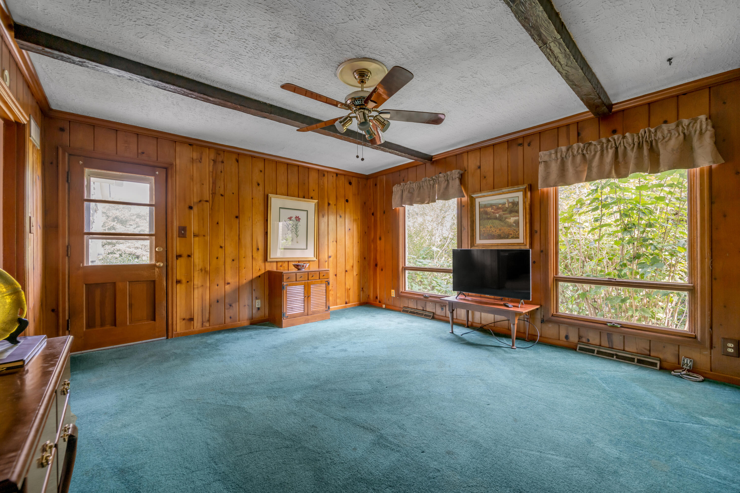 1011 Castleton Way Property Photo 19