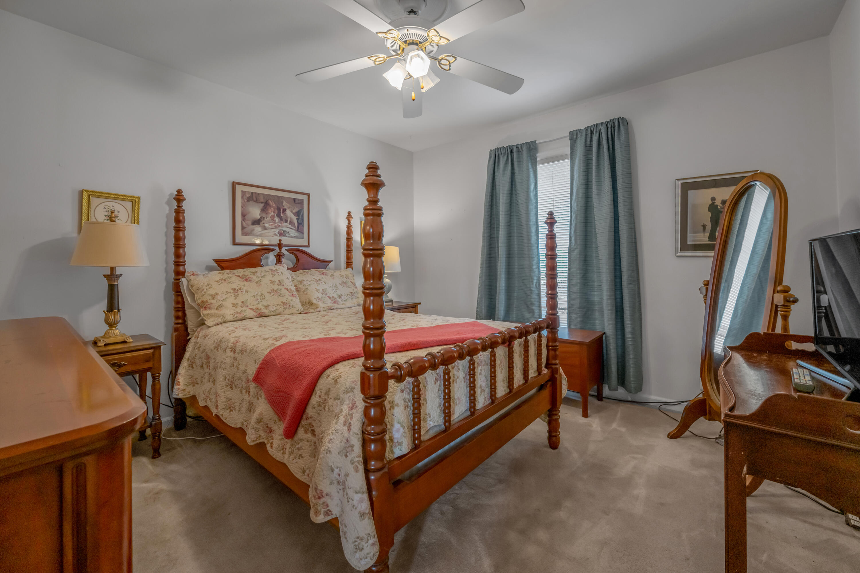 1011 Castleton Way Property Photo 25