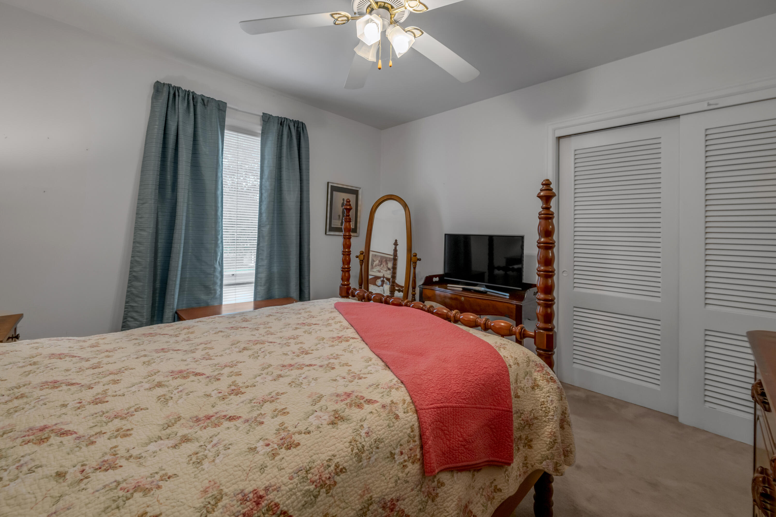 1011 Castleton Way Property Photo 26