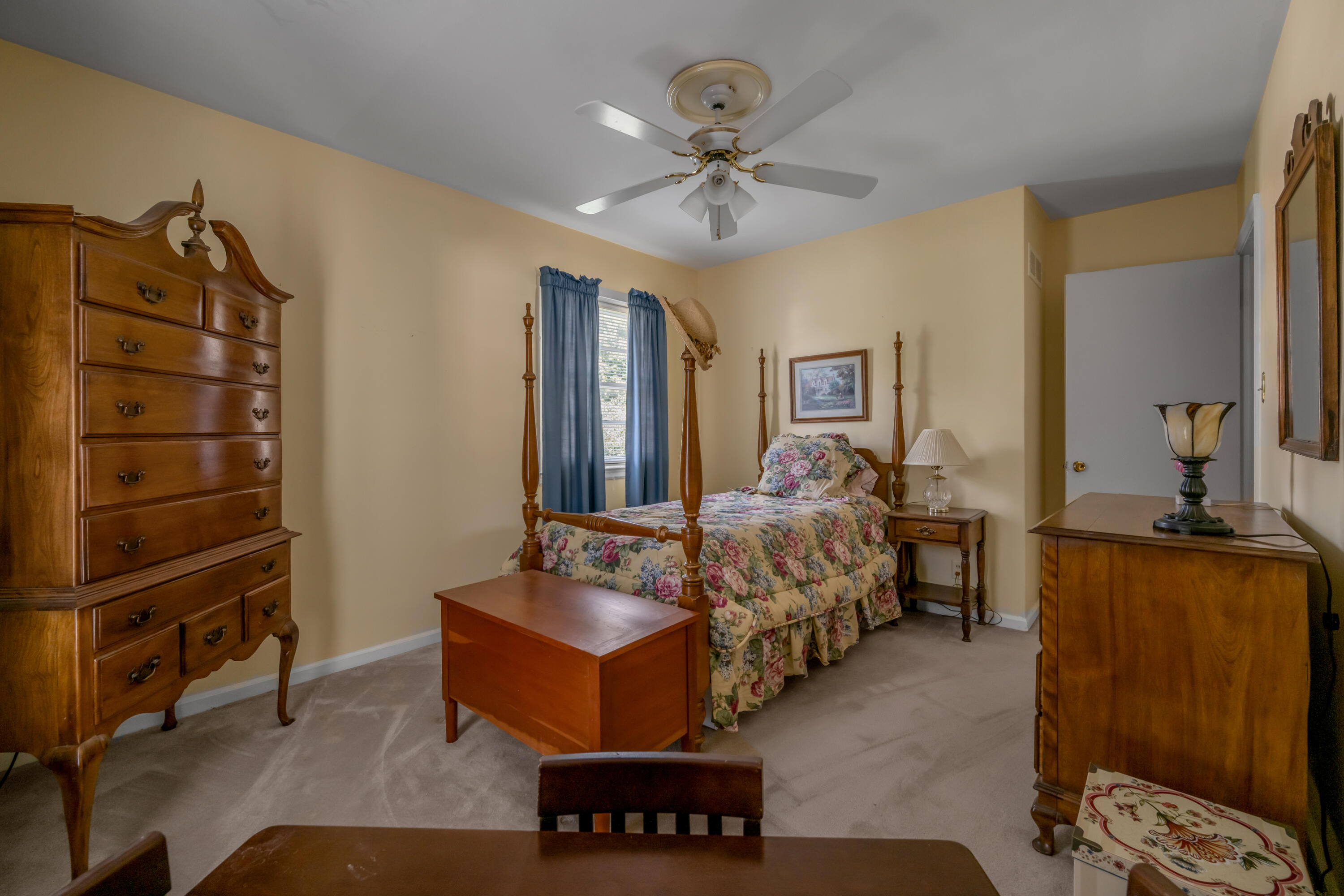 1011 Castleton Way Property Photo 30