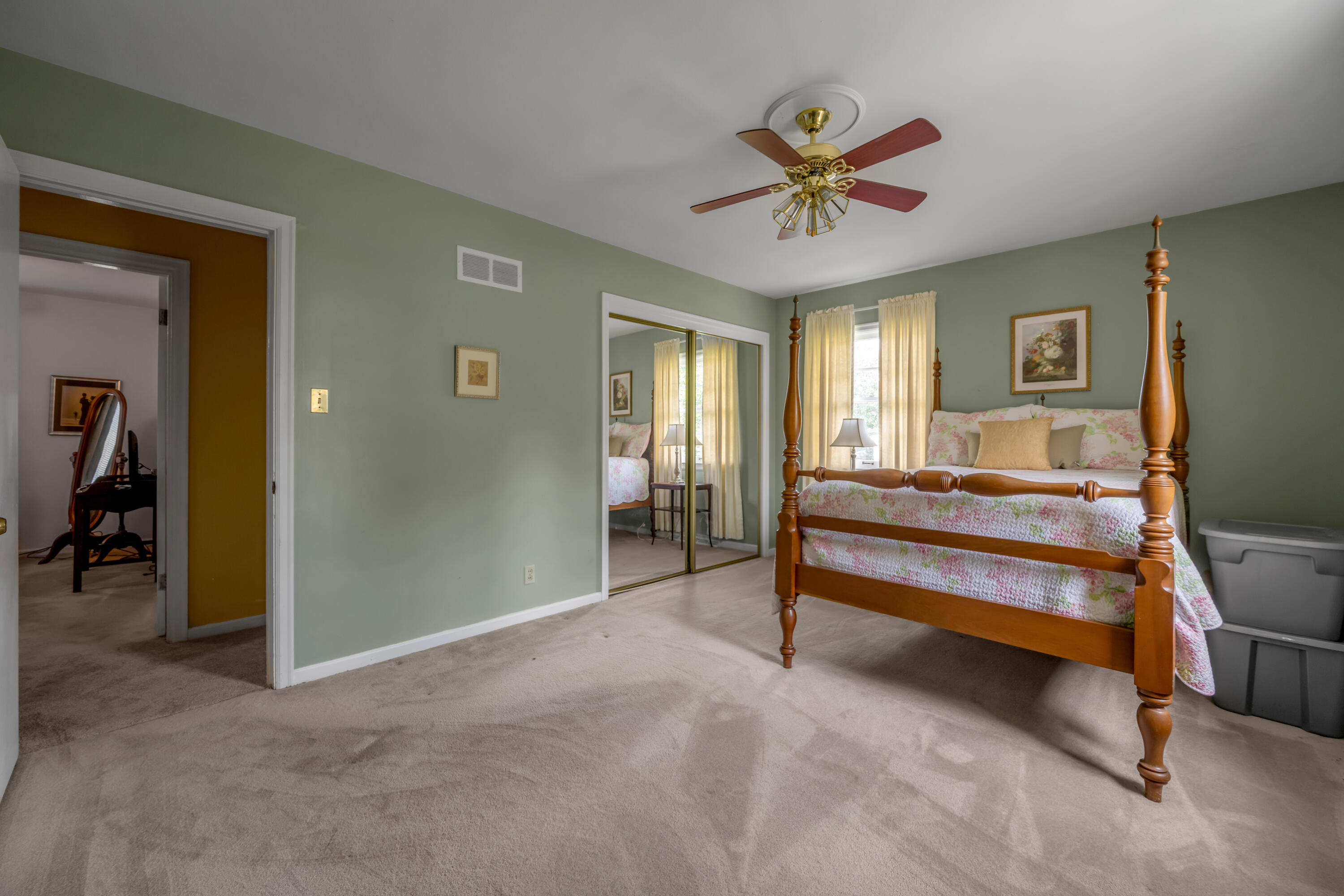 1011 Castleton Way Property Photo 32