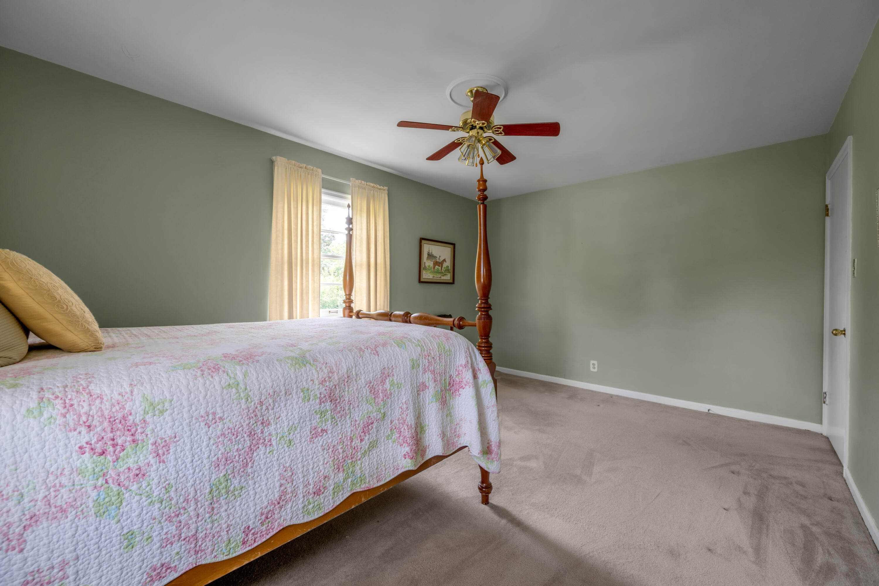 1011 Castleton Way Property Photo 33