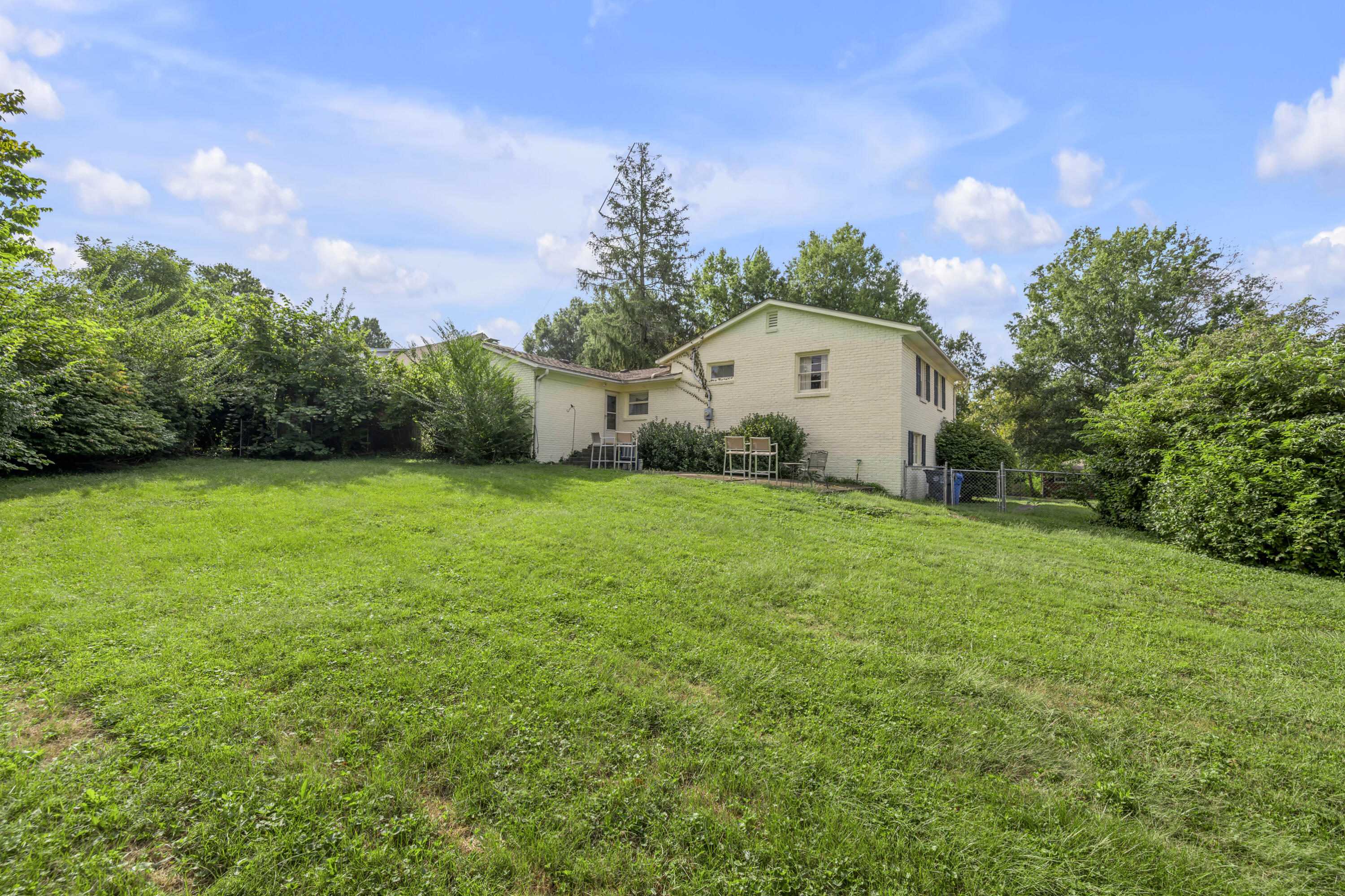 1011 Castleton Way Property Photo 40
