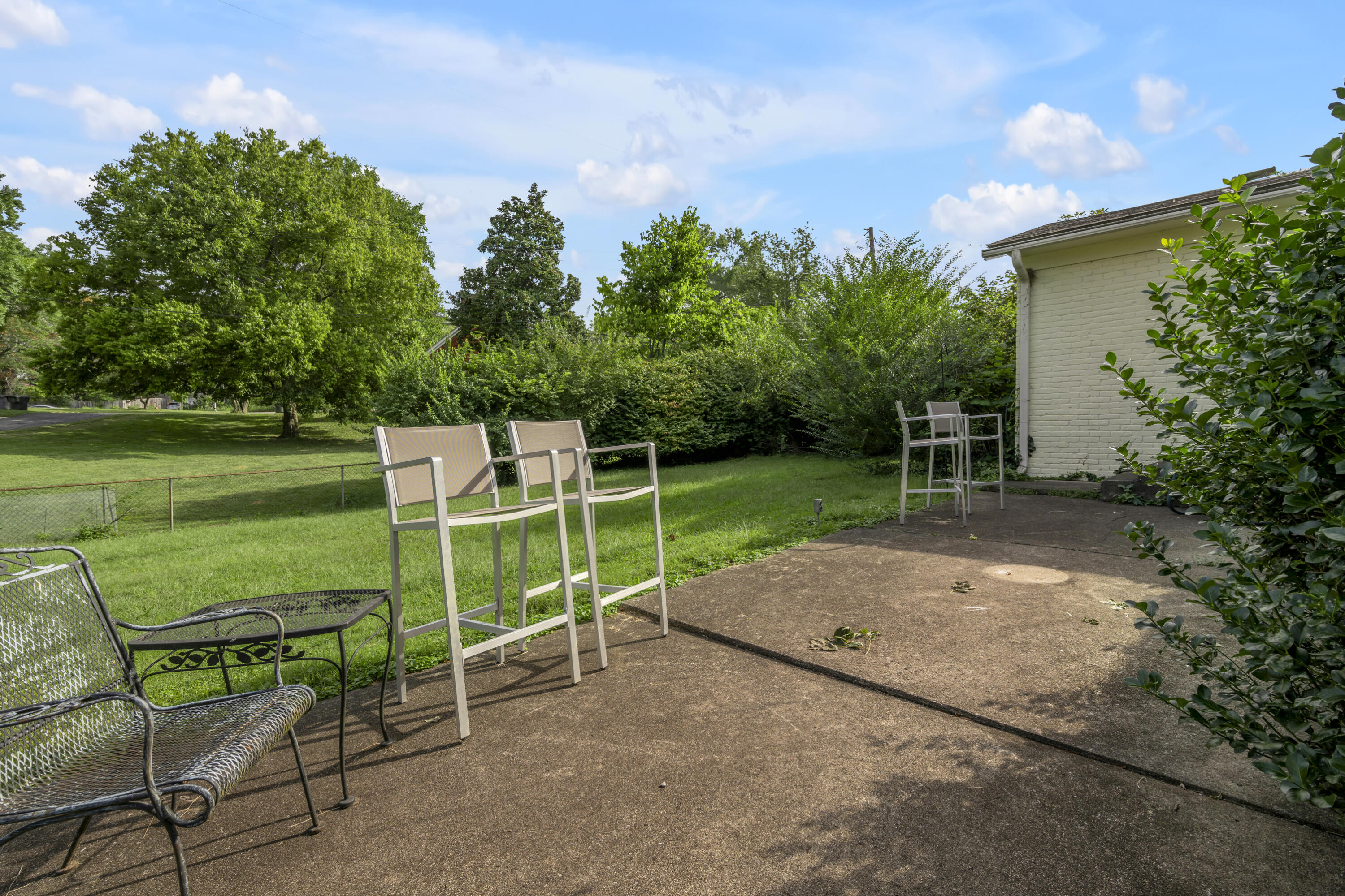 1011 Castleton Way Property Photo 42