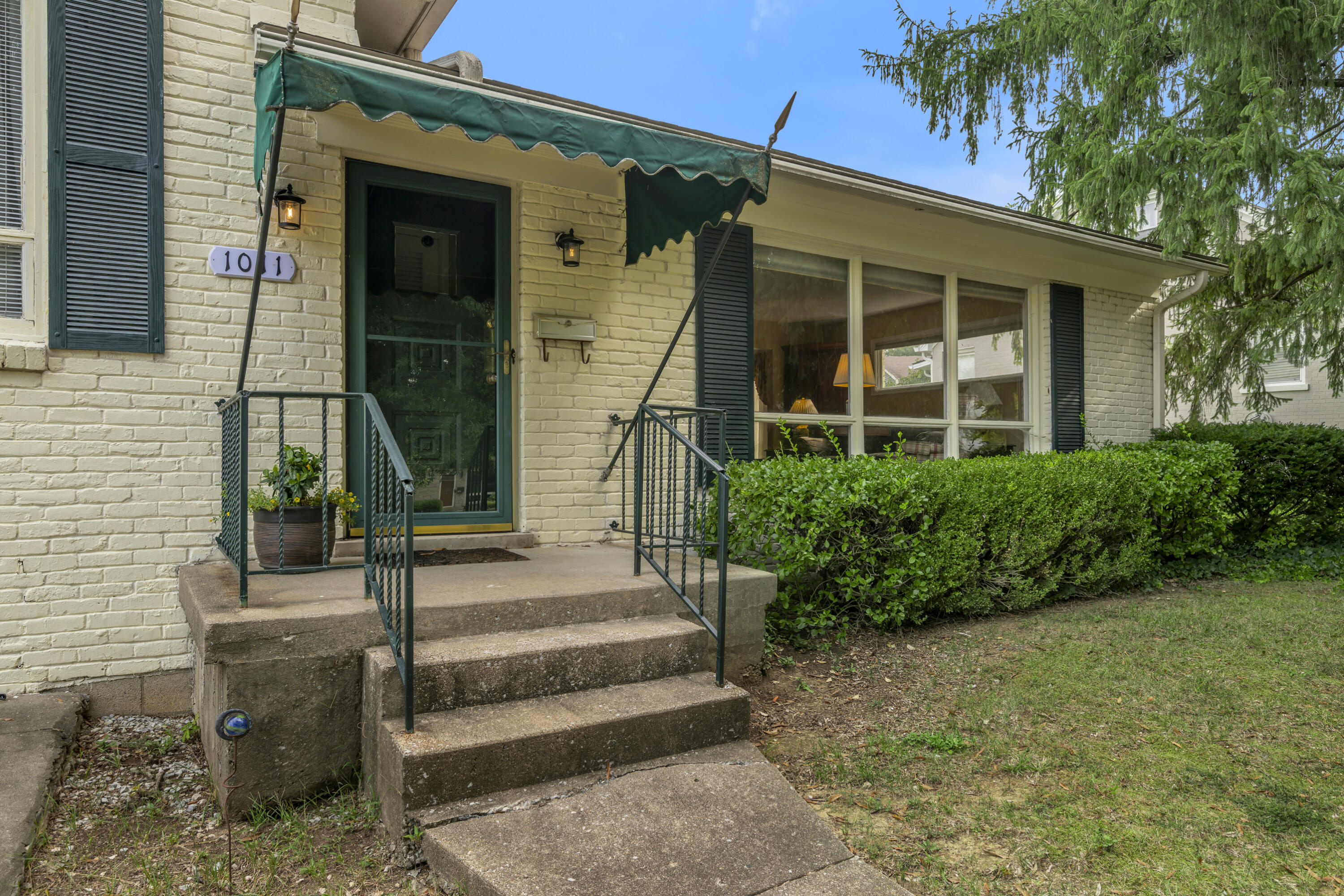 1011 Castleton Way Property Photo 45