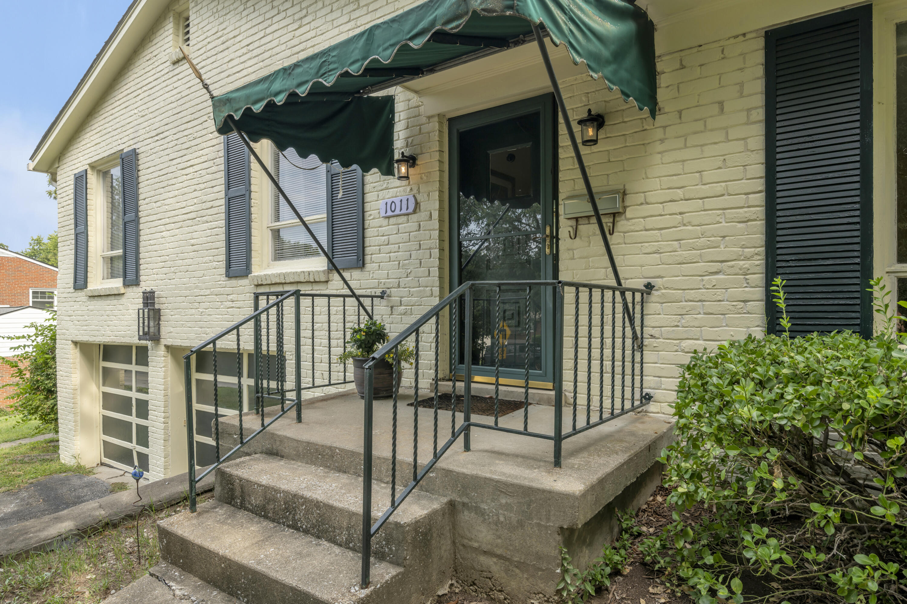 1011 Castleton Way Property Photo 46