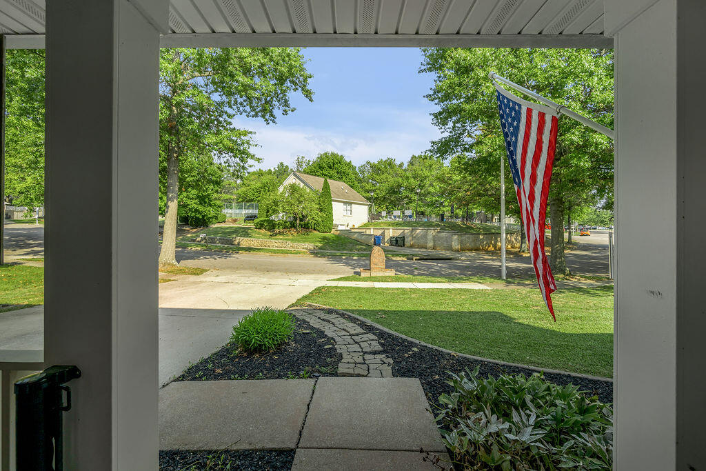 4304 Stoneyhurst Place Property Photo 5