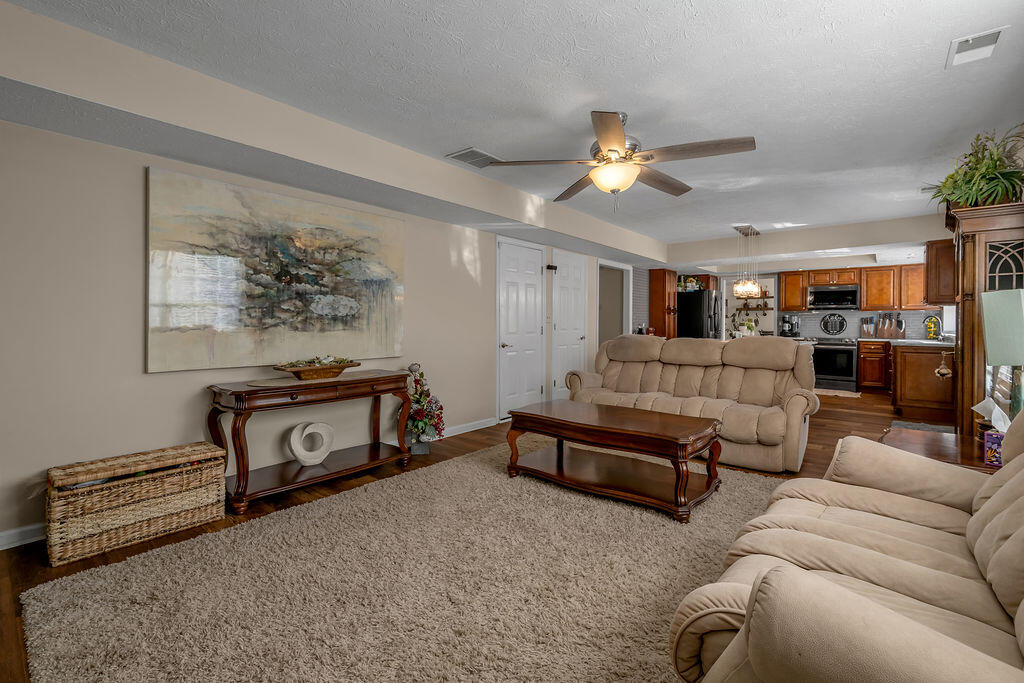 4304 Stoneyhurst Place Property Photo 25