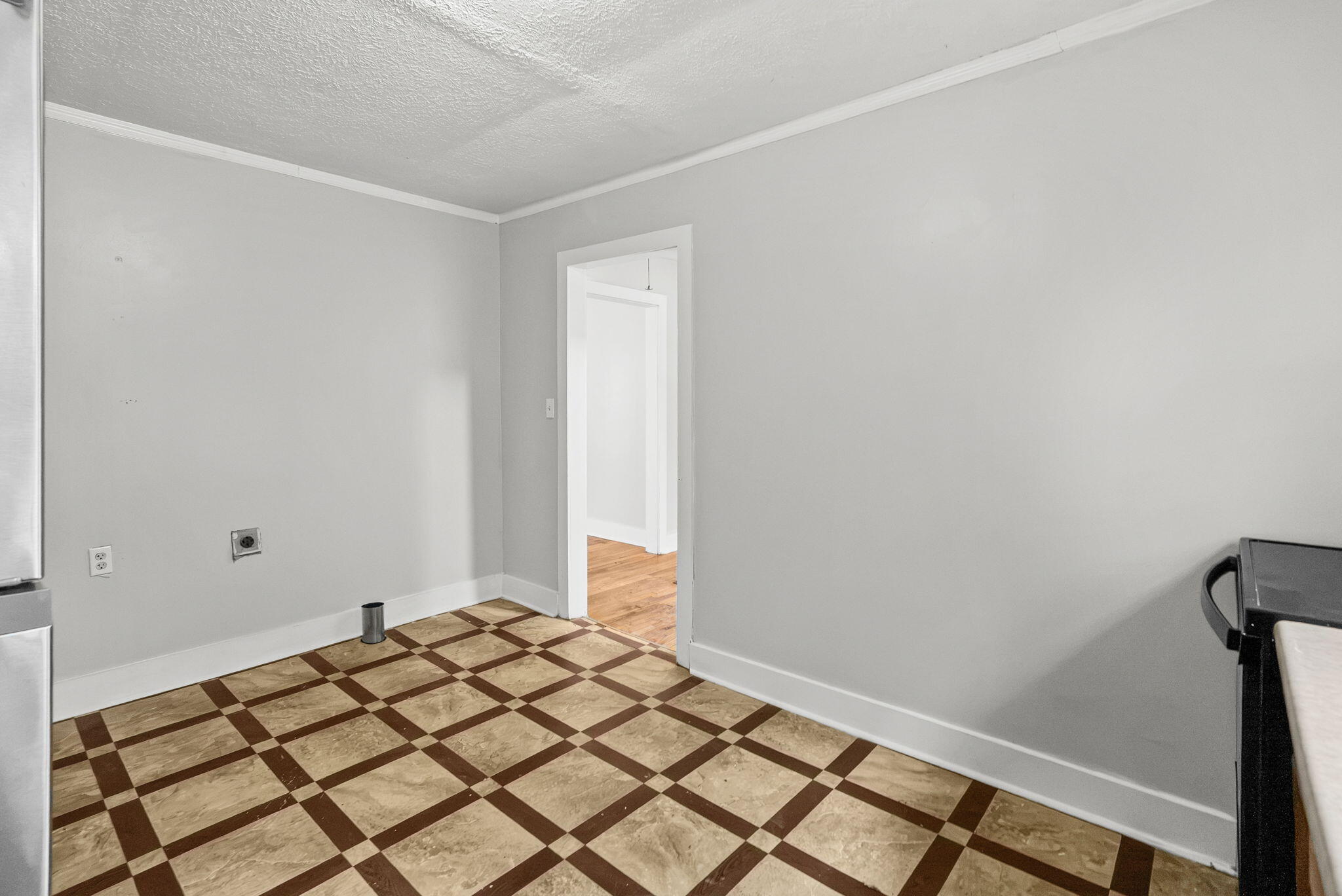 603 Glass Lane Property Photo 12