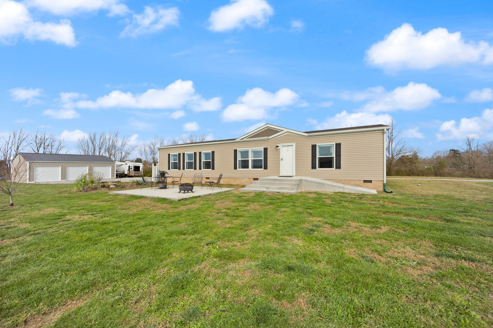 1735 Richmond Road Property Photo 1