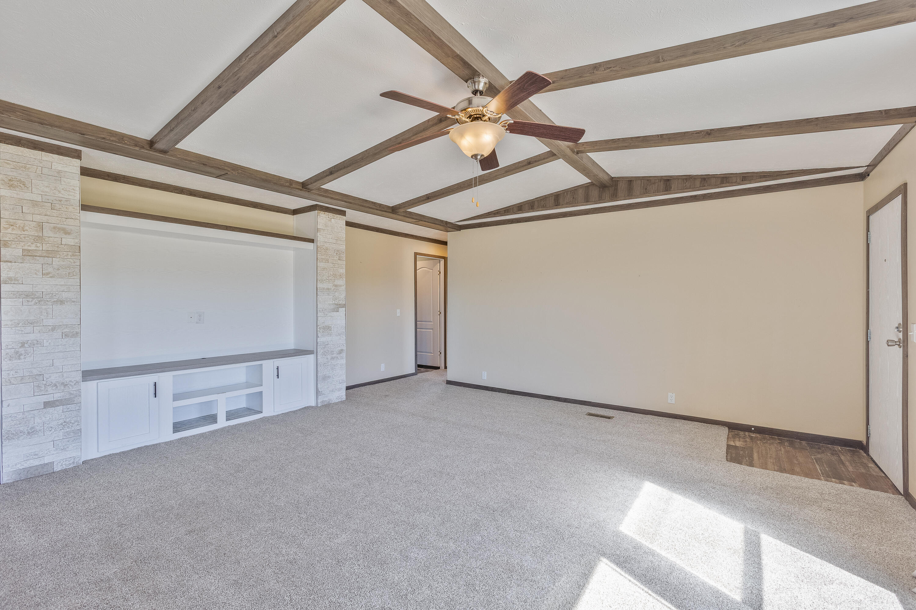 1735 Richmond Road Property Photo 5