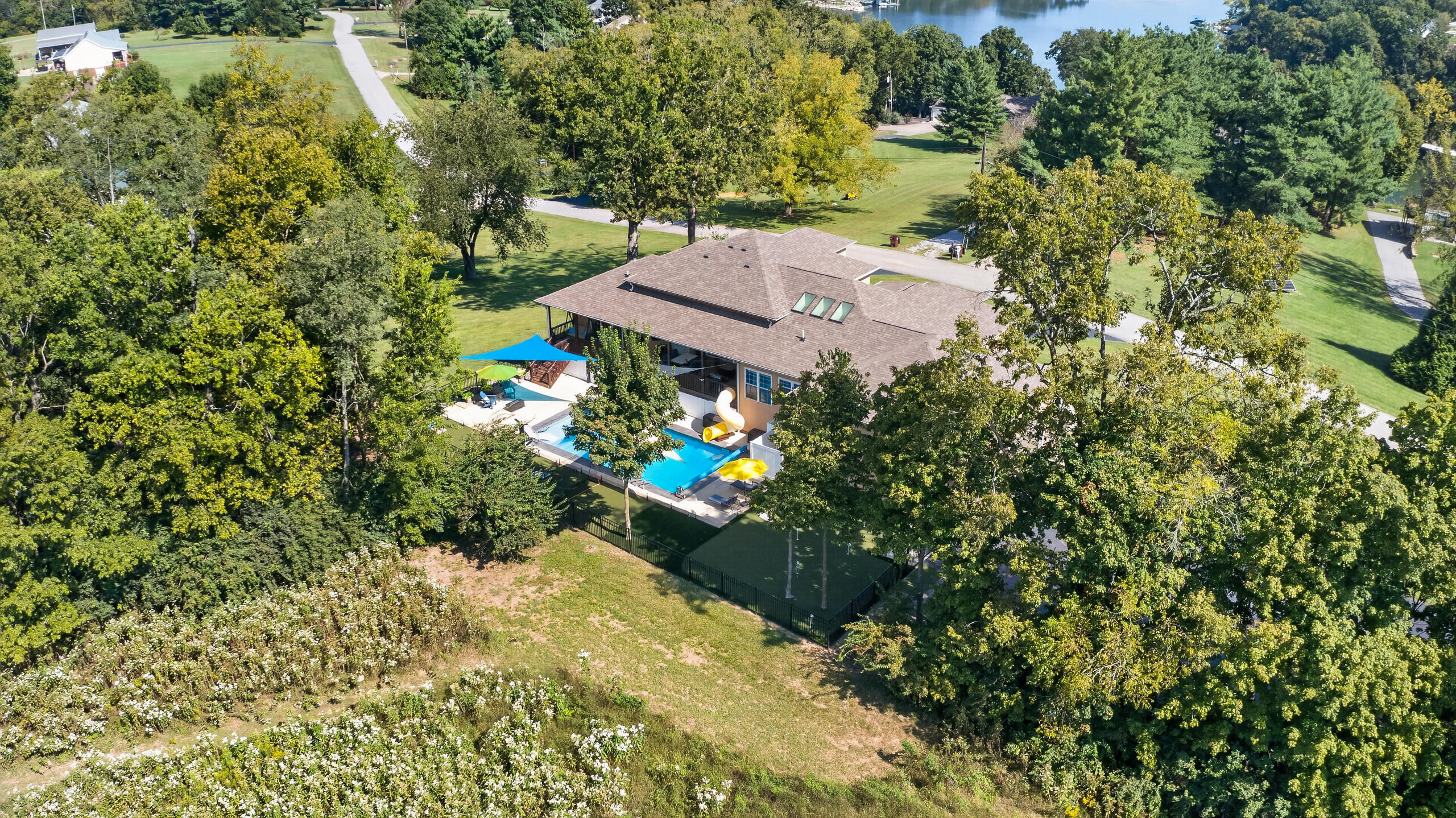 240 Beams Drive Property Photo 4