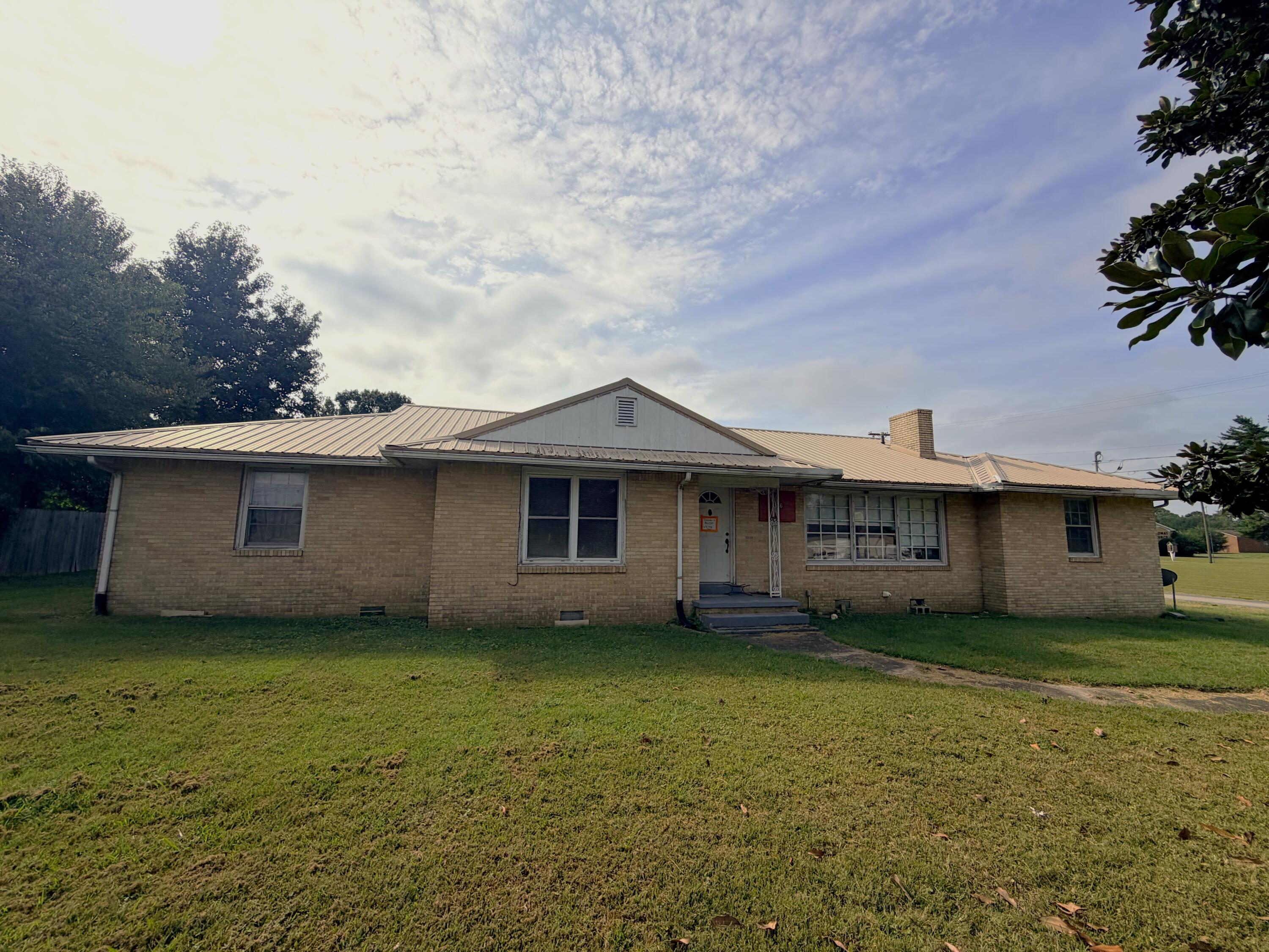 1516 W Broadway Property Photo 1