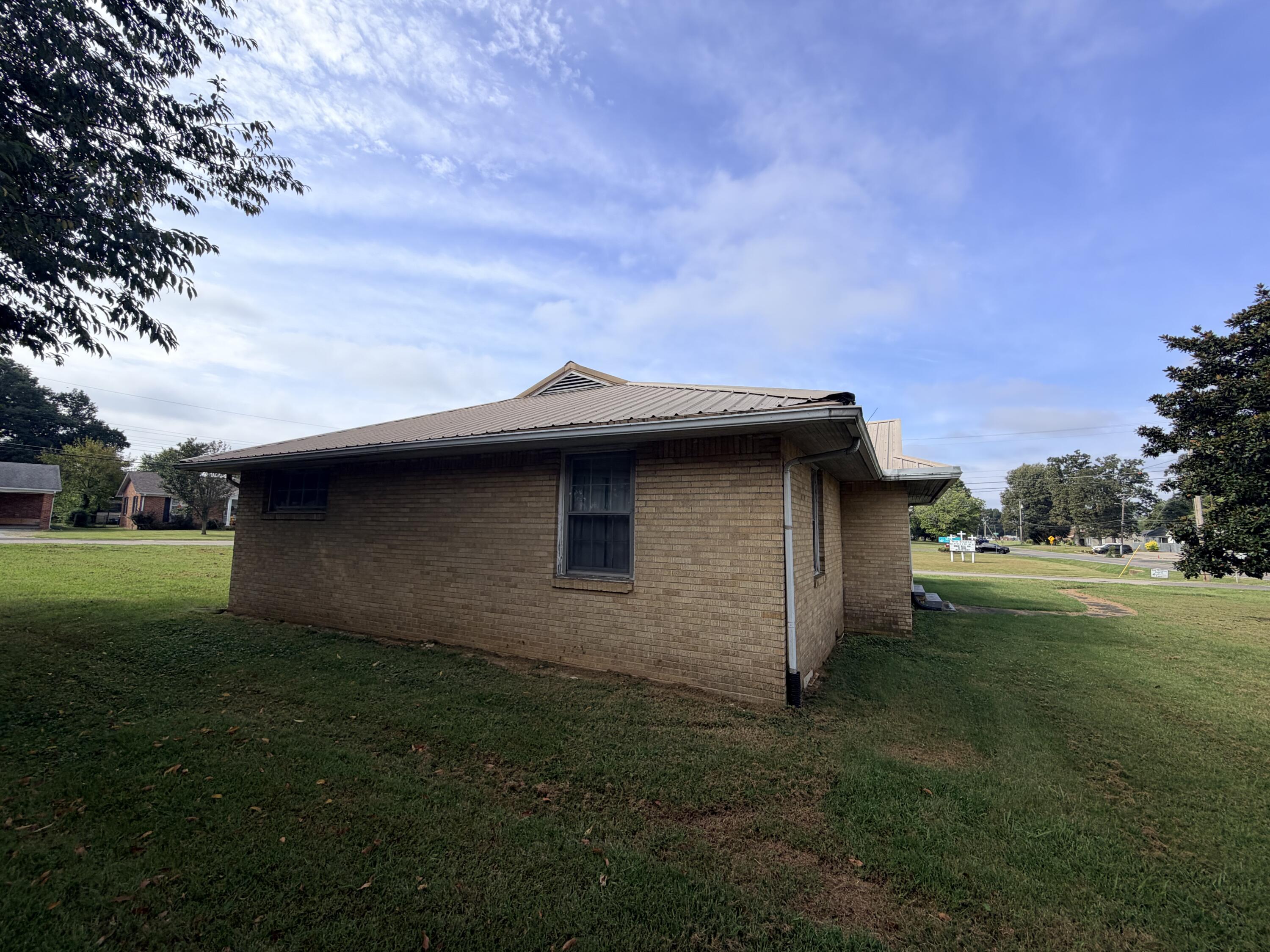 1516 W Broadway Property Photo 4