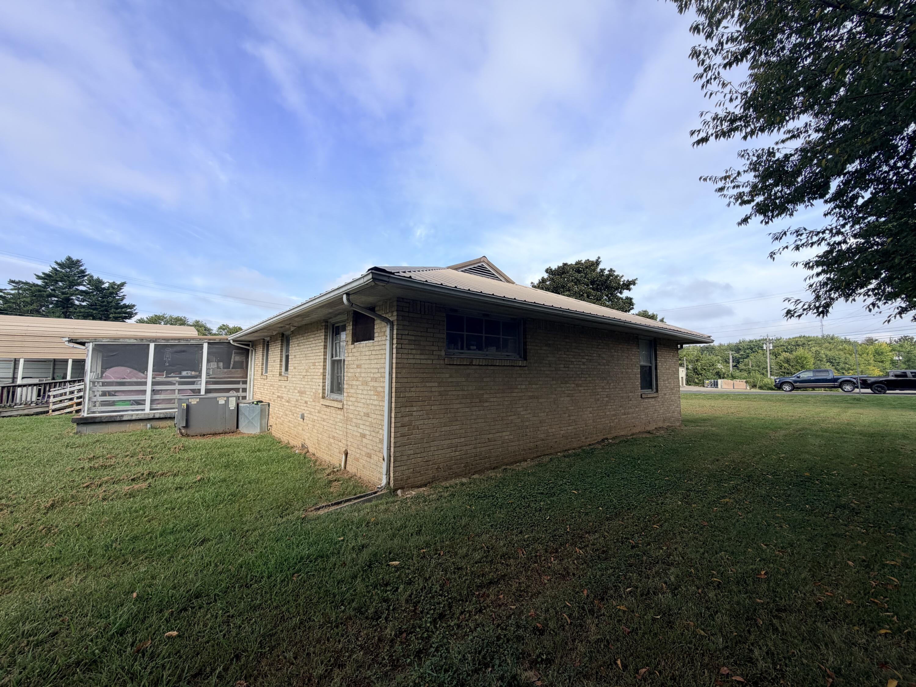 1516 W Broadway Property Photo 5