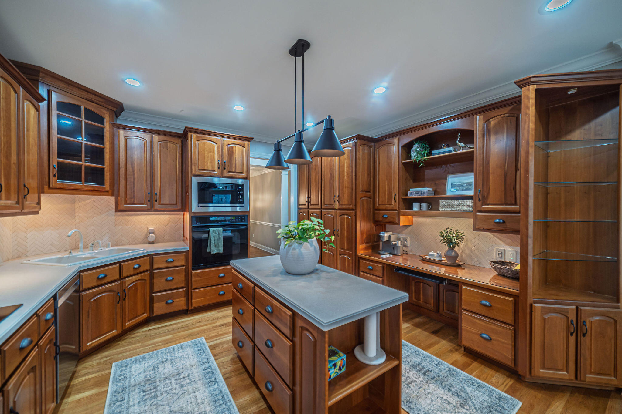 6460 Gardenview Drive Property Photo 12