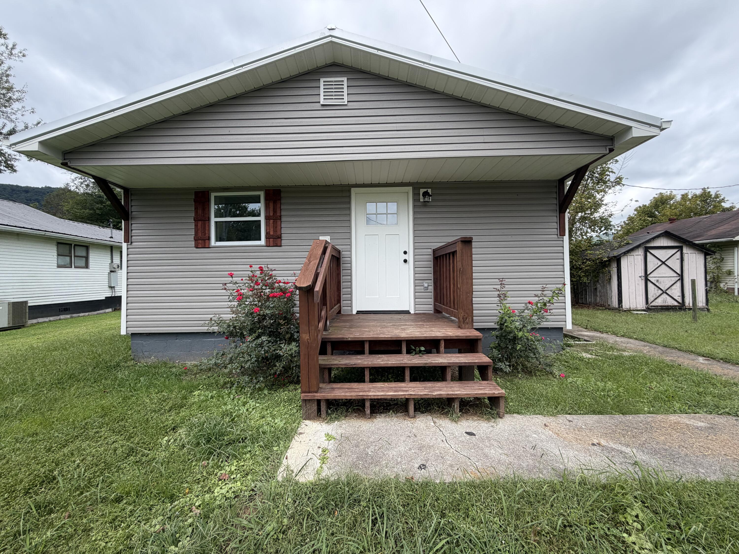 1801 & 1801 1/2 Exeter Avenue Property Photo 2