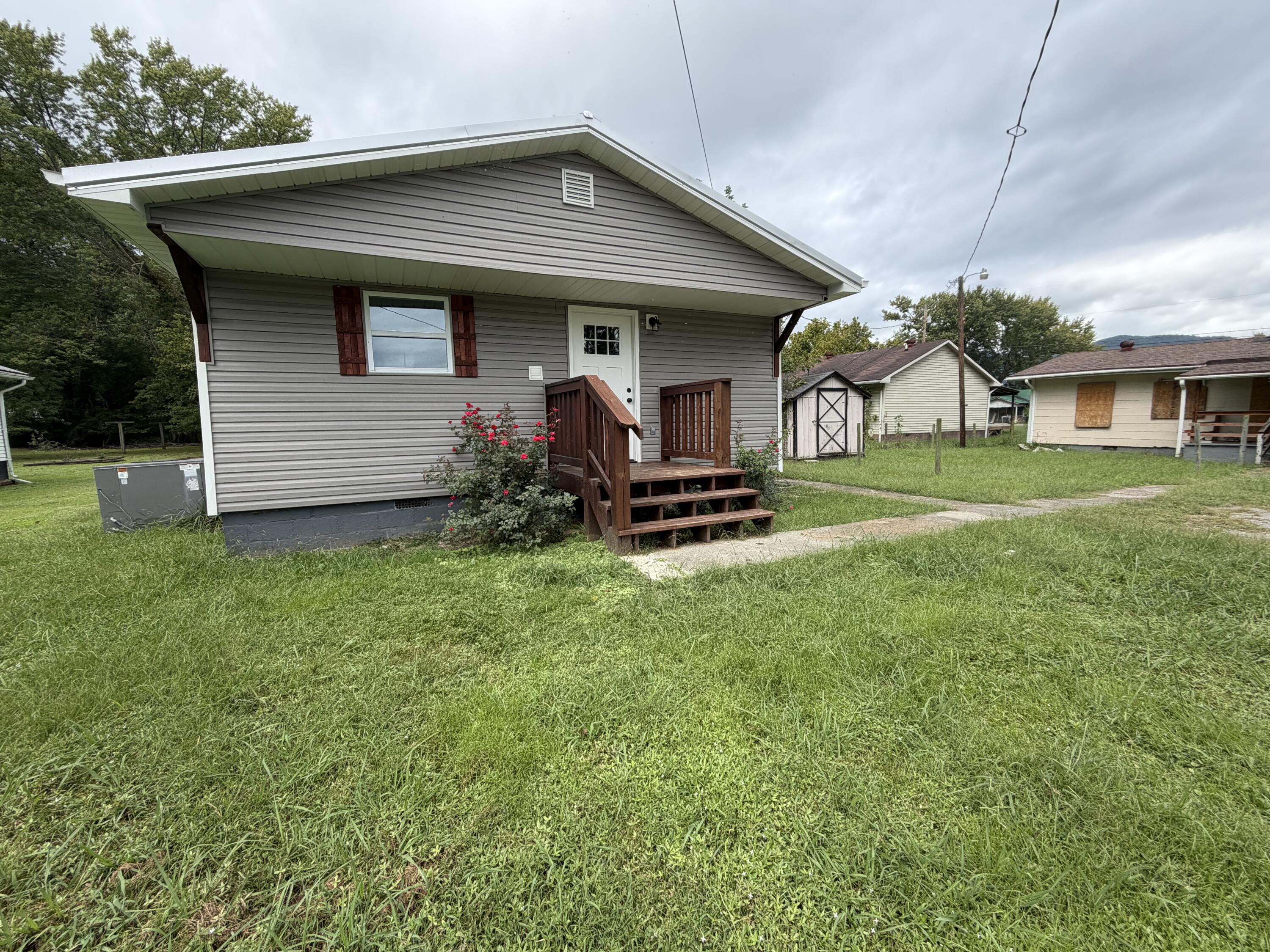 1801 & 1801 1/2 Exeter Avenue Property Photo 3