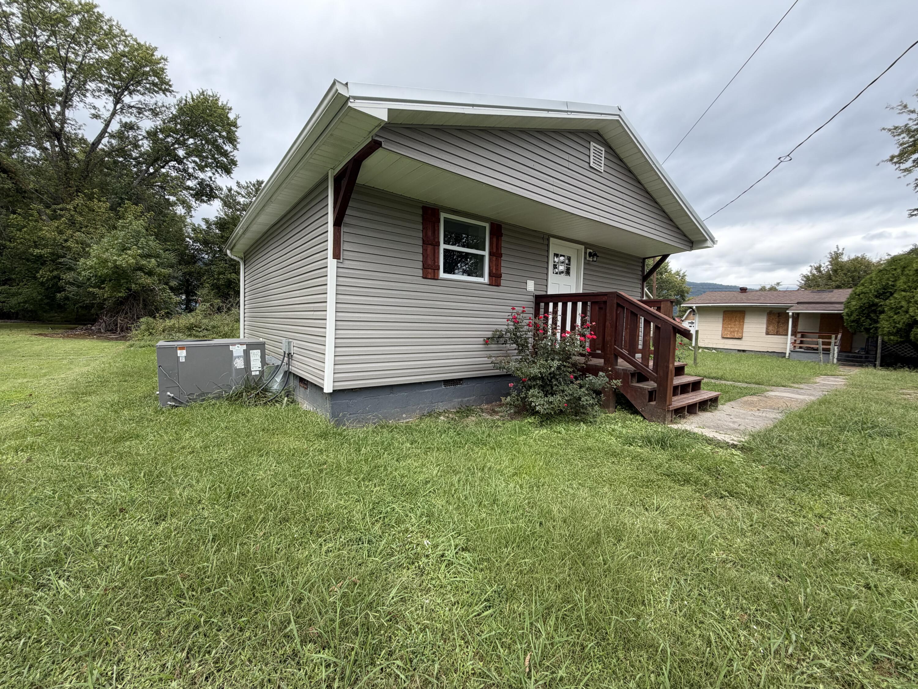 1801 & 1801 1/2 Exeter Avenue Property Photo 4