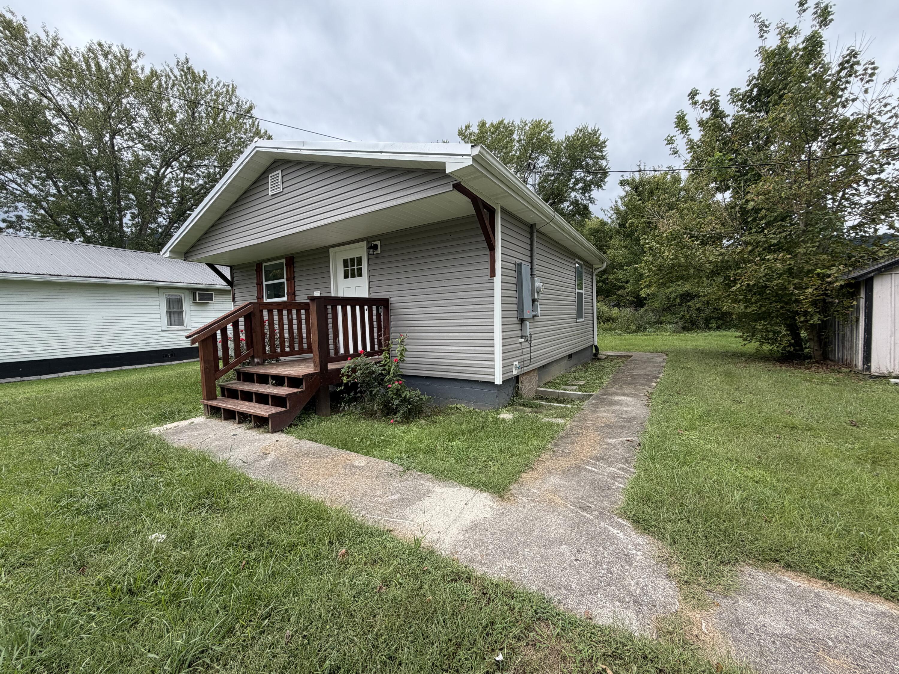 1801 & 1801 1/2 Exeter Avenue Property Photo 5