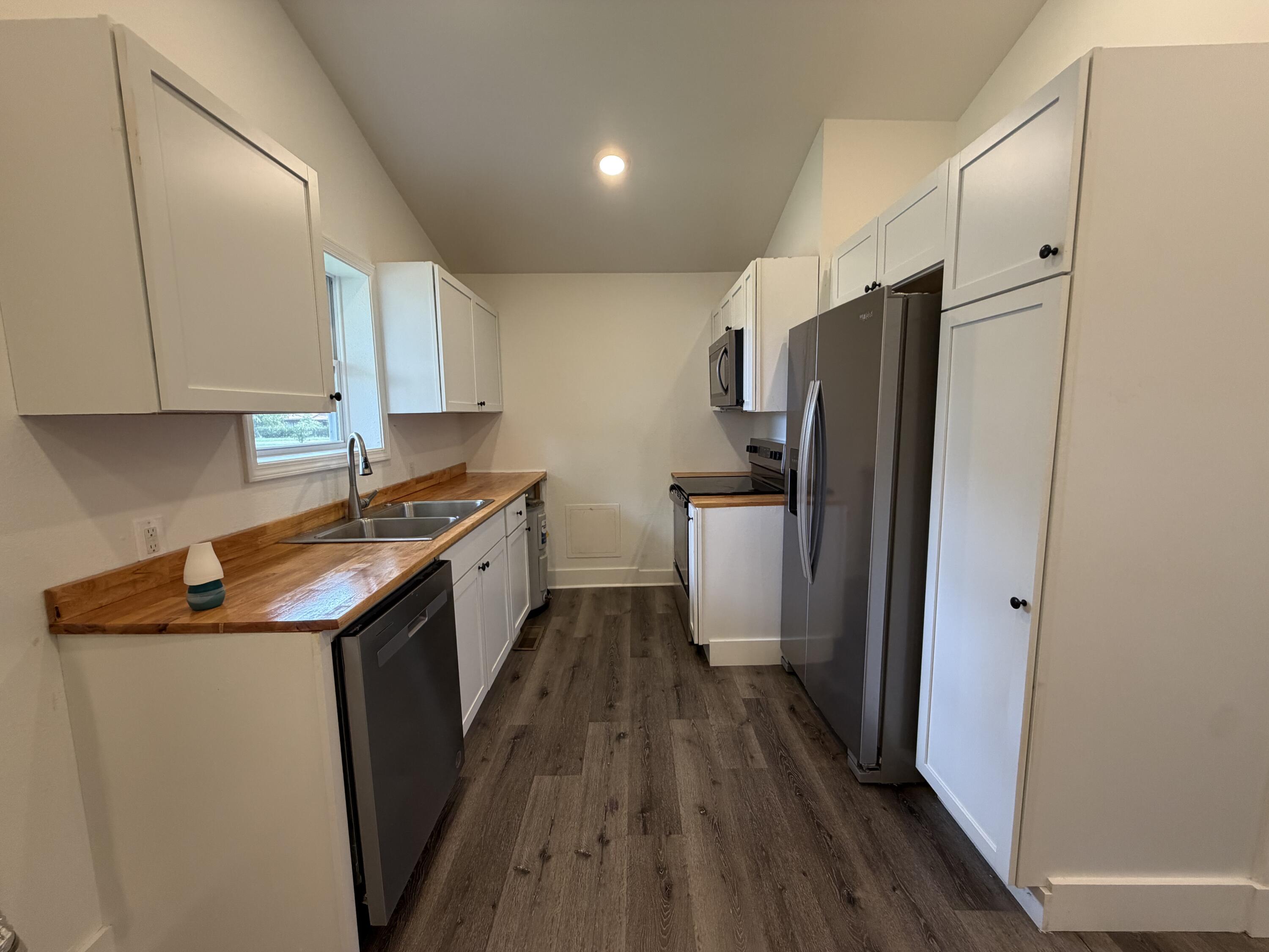 1801 & 1801 1/2 Exeter Avenue Property Photo 6