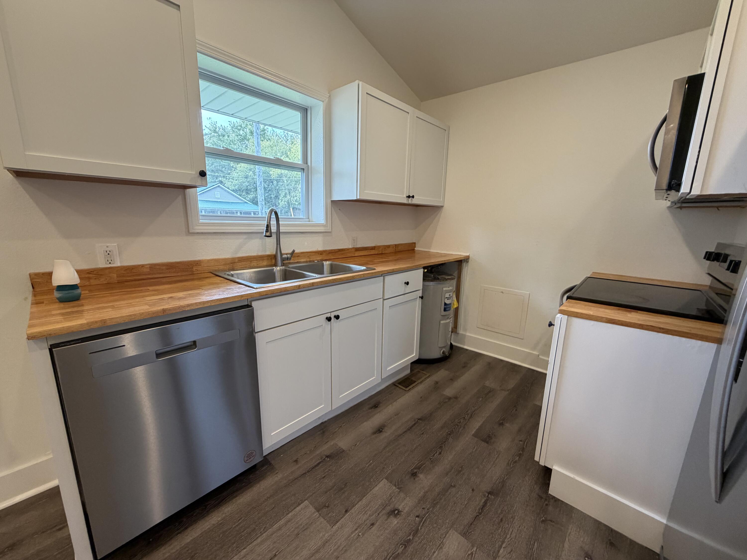 1801 & 1801 1/2 Exeter Avenue Property Photo 7