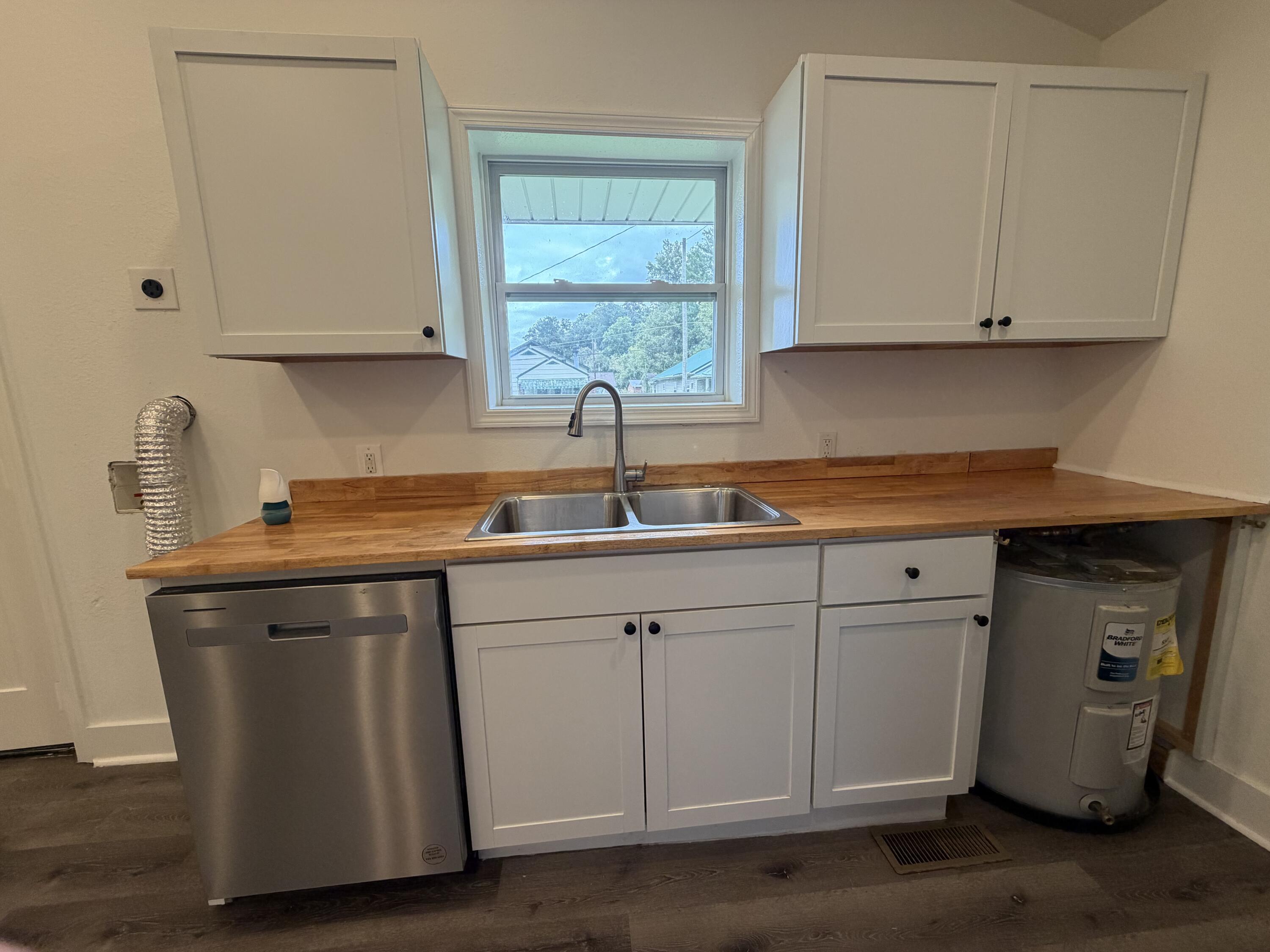 1801 & 1801 1/2 Exeter Avenue Property Photo 8