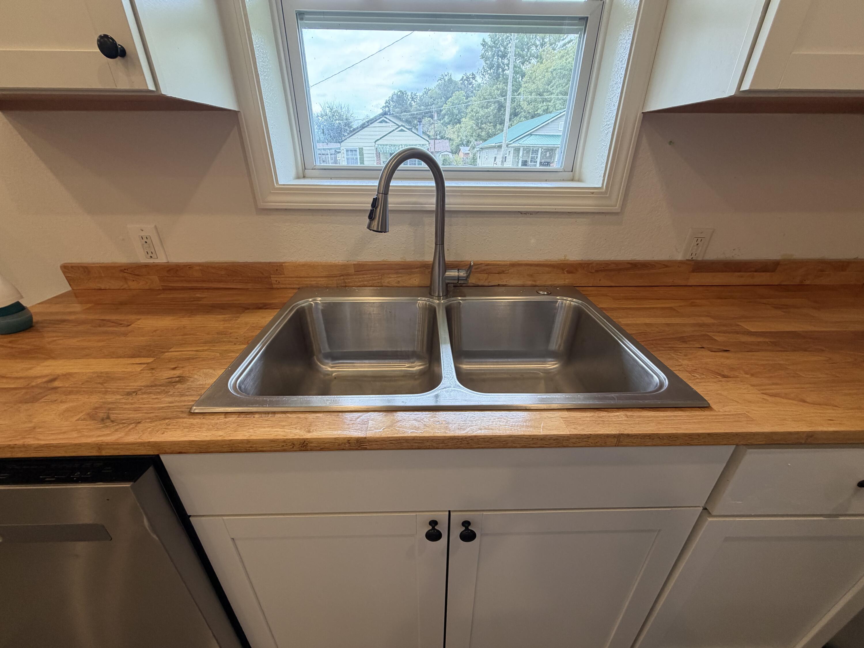 1801 & 1801 1/2 Exeter Avenue Property Photo 9