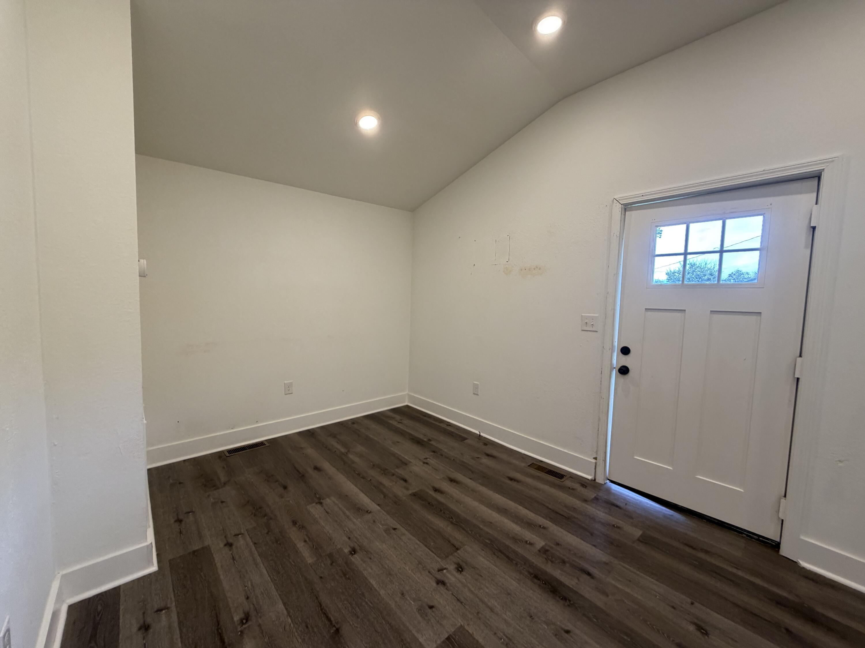 1801 & 1801 1/2 Exeter Avenue Property Photo 14